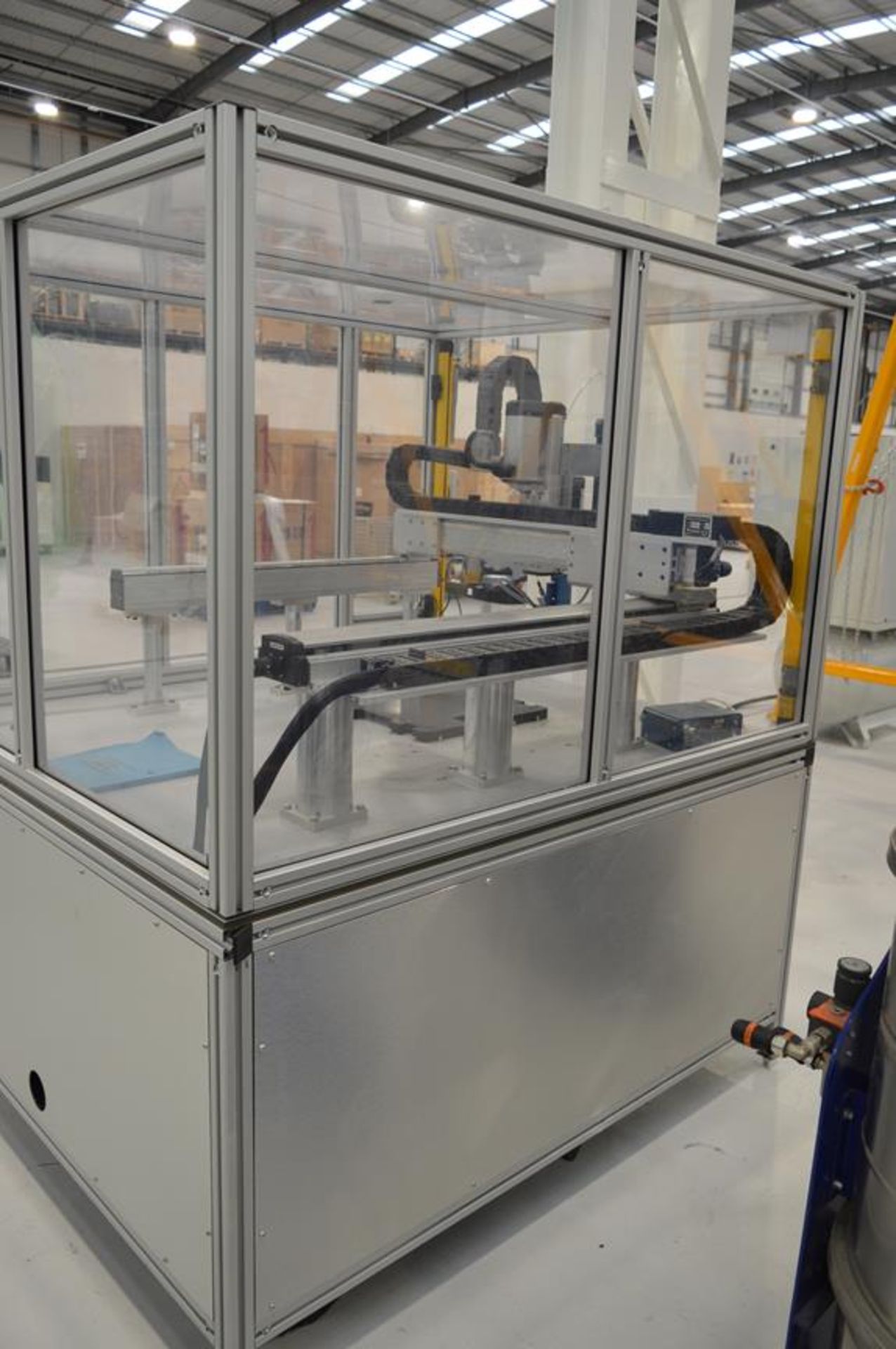 Fisnar, F9000M Series gantry dispensing robot with Fisnar, DC200 controller and applicator, light g - Bild 3 aus 6