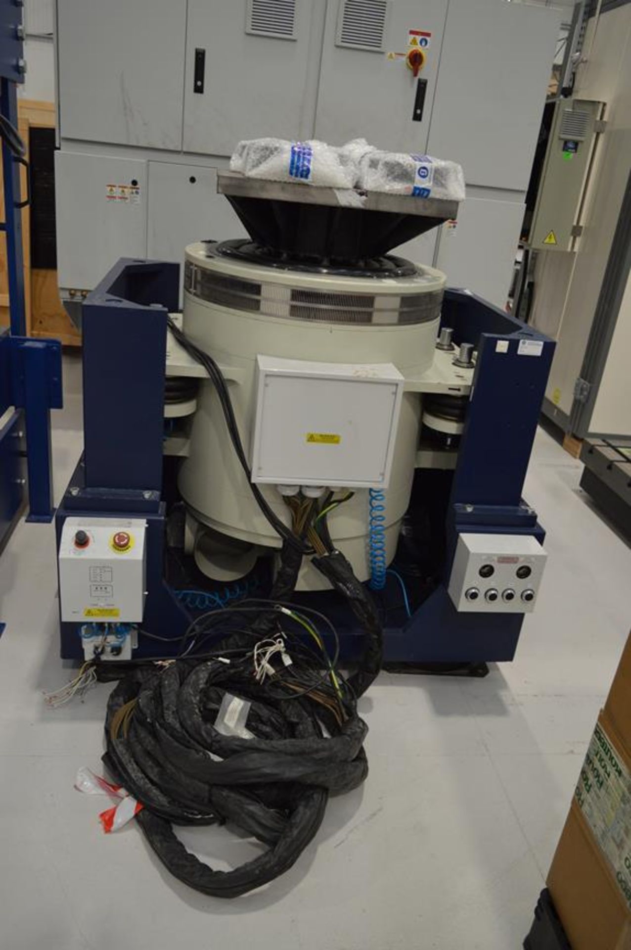 ETS Solutions, M437A/GT600M vibration test machine, 40kg with 5-2, 500Kz (V) 5-2000Hz (H), 5100kg we - Image 2 of 8