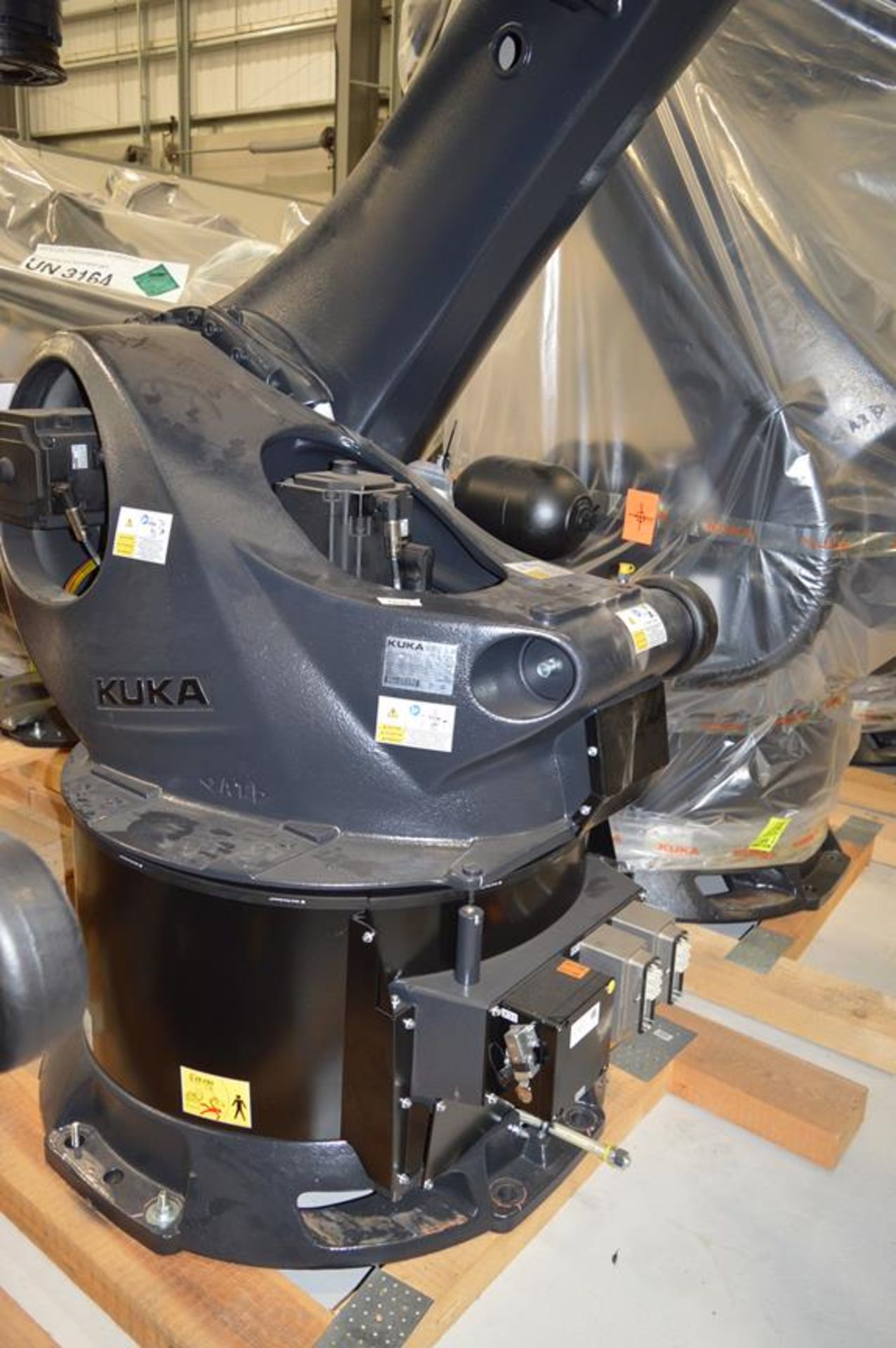 Kuka, KR280 R3080/FLR six axis robot, Serial No. 4380886 (DOM: 2021) with KRC4 controller and teach - Bild 6 aus 10