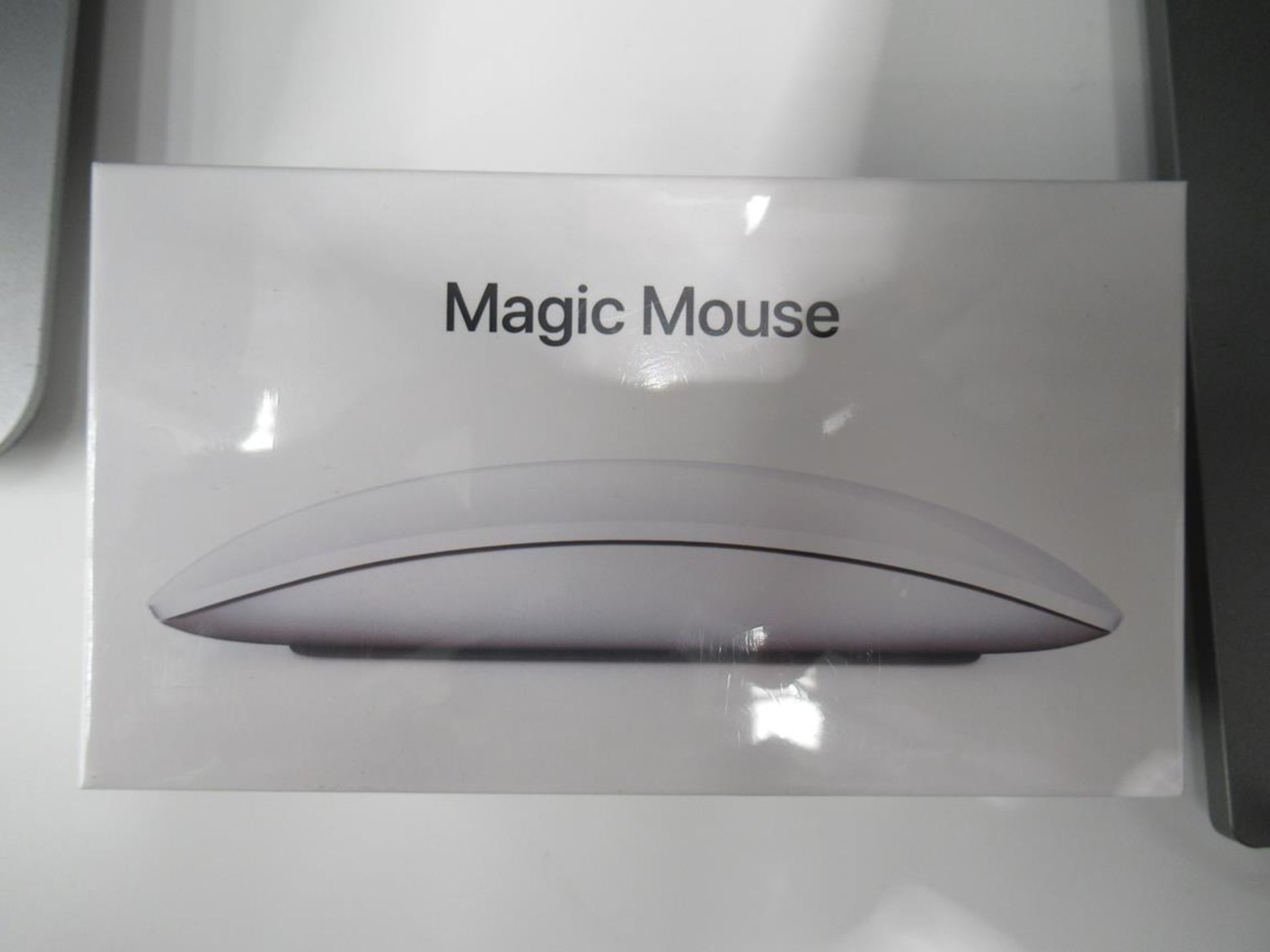 Apple, Magic Mouse MLA02Z/A (boxed and unused)