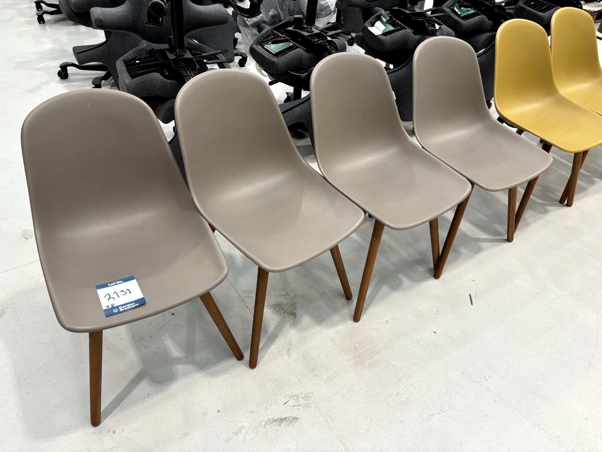 8x (no.) plastic base chairs with wooden legs - Image 3 of 3