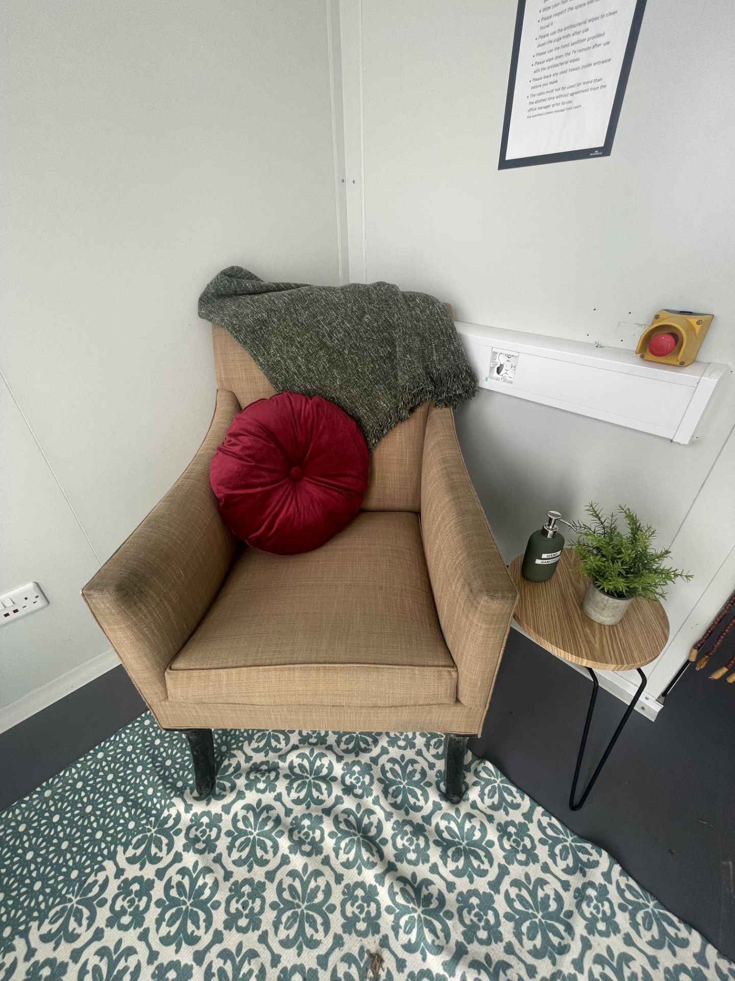 Wellbeing cabin with furniture contents - Image 2 of 11