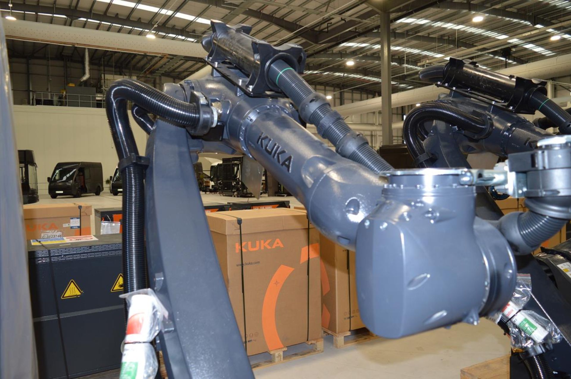 Kuka, KR50 R2500/SEL six axis robot, Serial No. 1422518 (DOM: 2022) with KRC4 controller with teach - Bild 4 aus 9