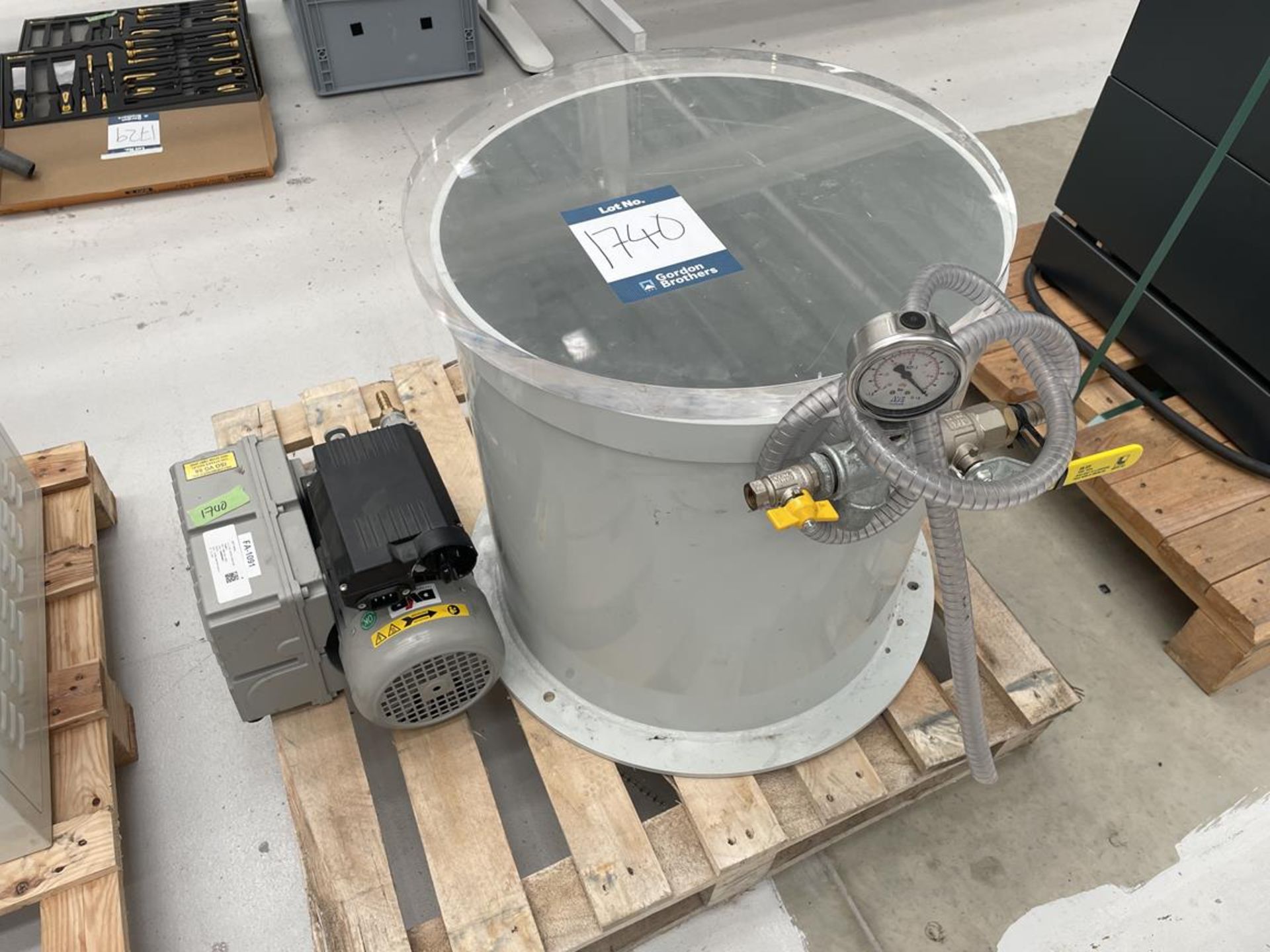 76L degreasing vacuum chamber with water pump