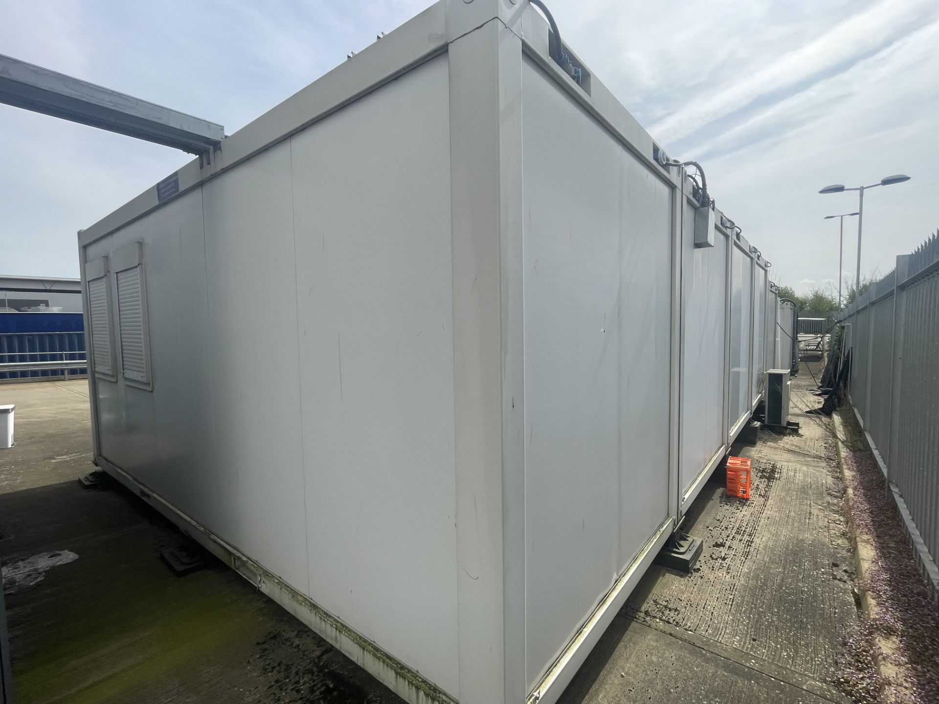 Interconnecting portable cabins (4x (no.) units) (NOTE: reserved until 9th May 2024) - Image 4 of 6