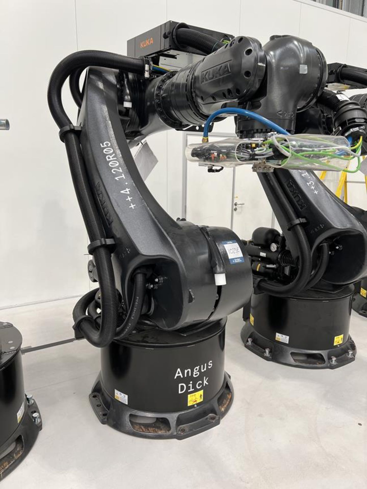 Kuka, KR280 R3083/FLR six axis robot on extended pedestal, Serial No. 4380721 (DOM: 2021) with KRC4 - Image 2 of 10