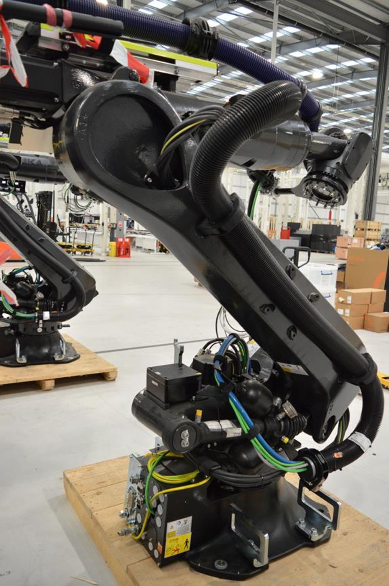 Kuka, KR240 R2900-2/FLR six axis robot, Serial No. 1072656 (DOM: 2020) with KRC4 controller, Serial - Image 5 of 7
