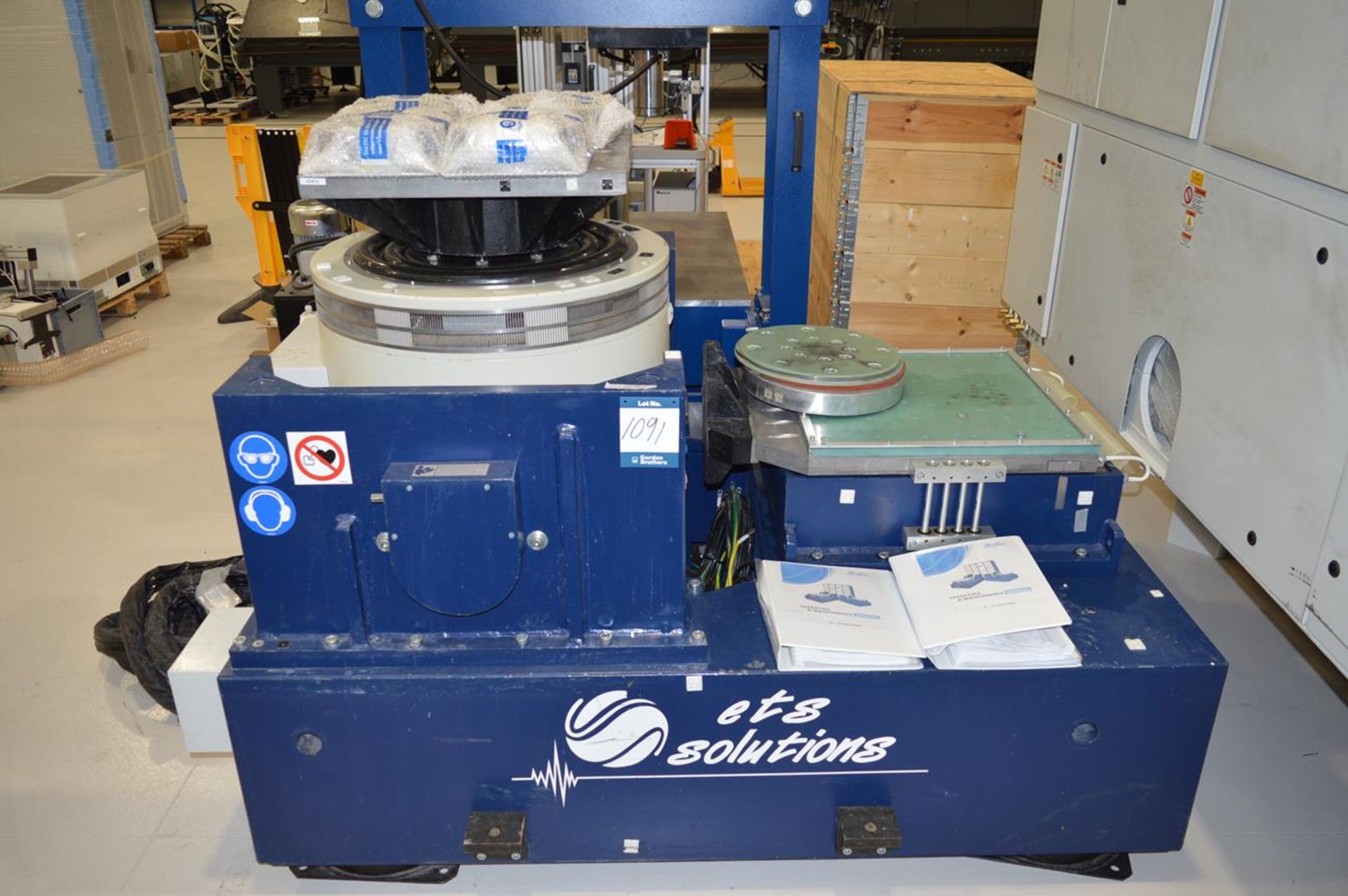 ETS Solutions, M437A/GT600M vibration test machine, 40kg with 5-2, 500Kz (V) 5-2000Hz (H), 5100kg we