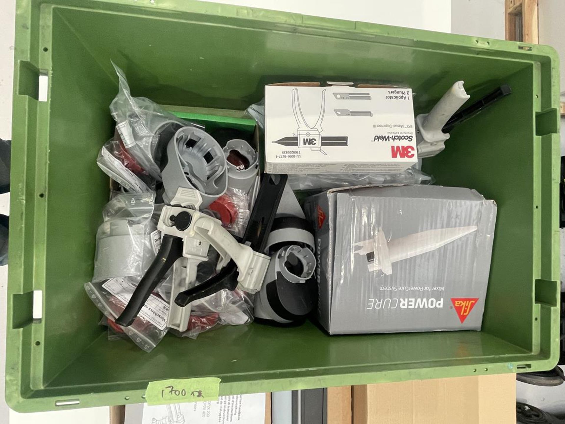 Sulzer, Mixpac DP2X400 pnuematic sealant dispensing gun (boxed and unused) with box of accessories - Image 4 of 4