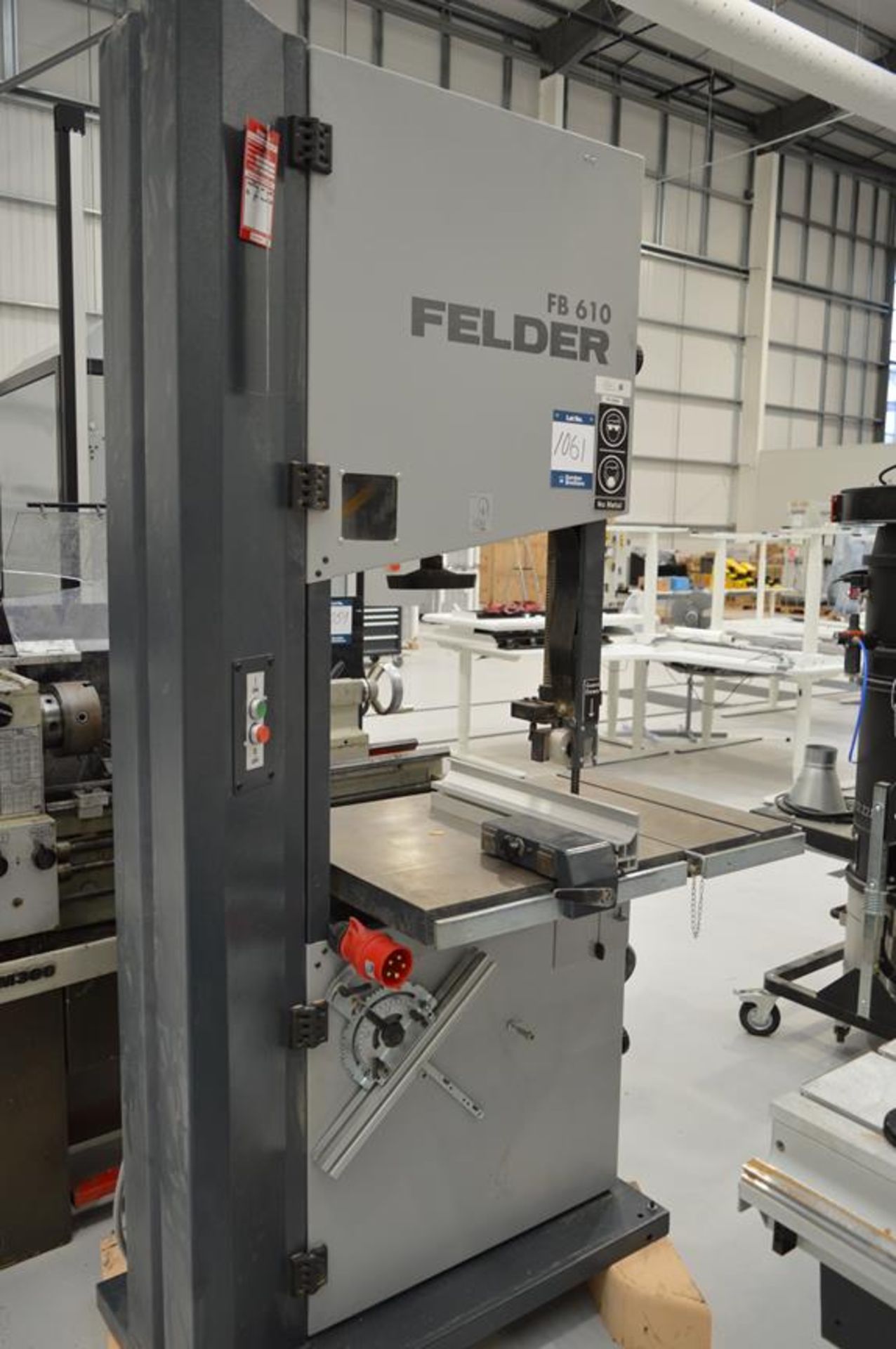 Felder, FB610 vertical bandsaw with tilting table, Serial No. 425.05.713.21 (DOM: 2021)