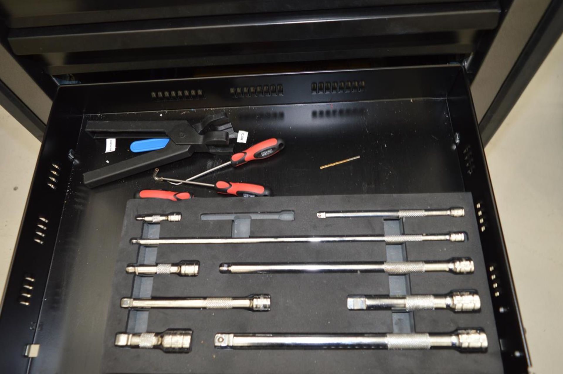 1x (no.) Wurth, multidrawer tool trolleys black partially tooled with screwdrivers, scanners, socket - Image 5 of 8