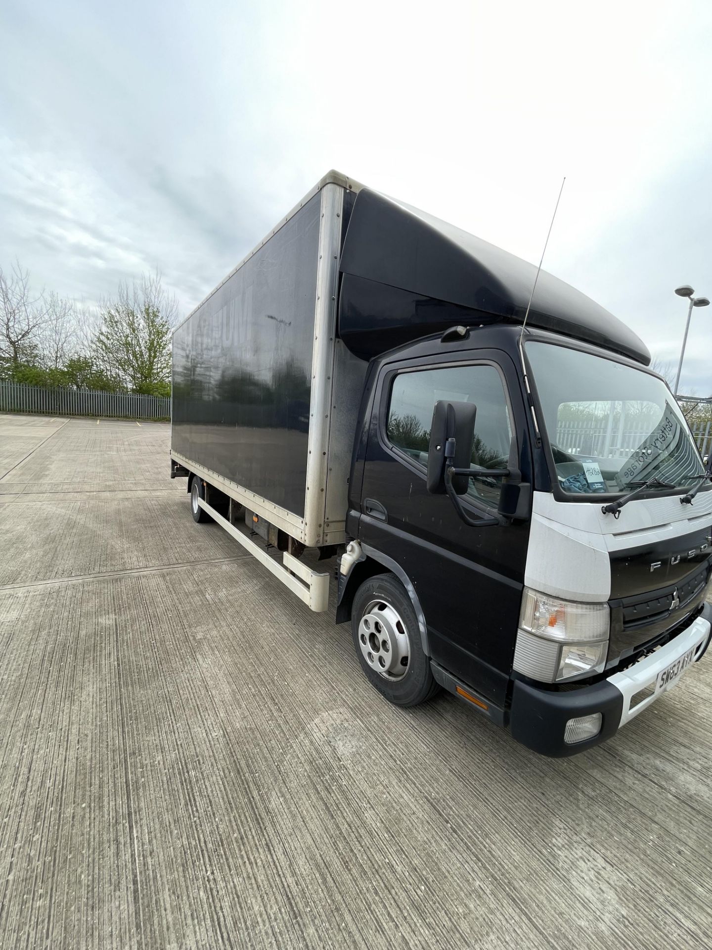 Mitsubishi Fuso Canter 7C15 47 box van (W63 AYX), date of first registration: 24/12/2013, odometer r - Image 3 of 8