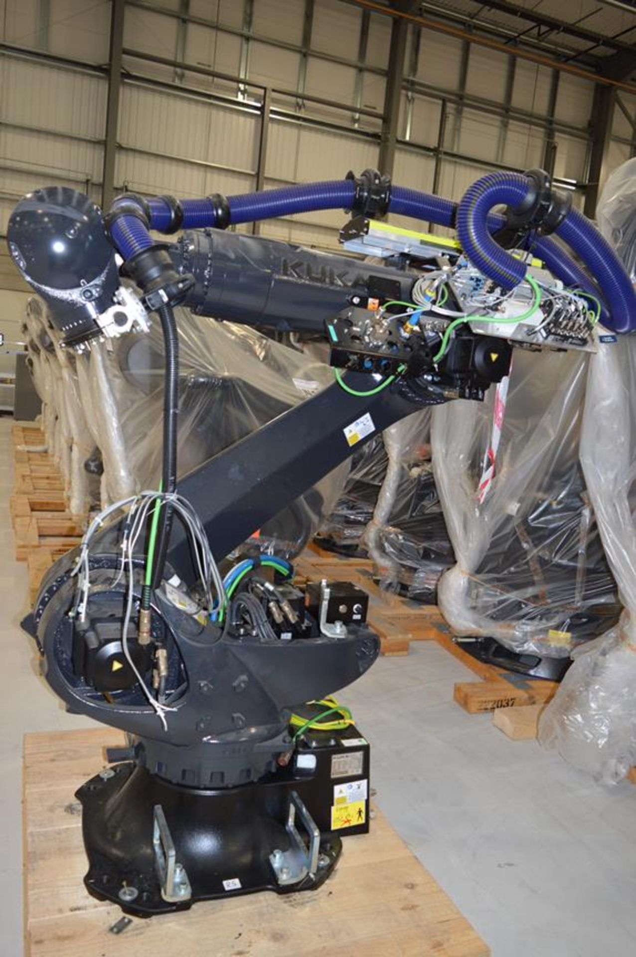 Kuka, KR240 R2900-2/FLR six axis robot, Serial No. 1072656 (DOM: 2020) with KRC4 controller, Serial