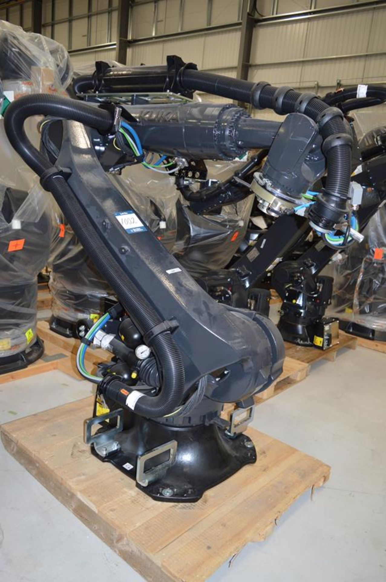 Kuka, KR240 R2900-2/FLR six axis robot, Serial No. 1072655 (DOM: 2020) with KRC4 controller with tea
