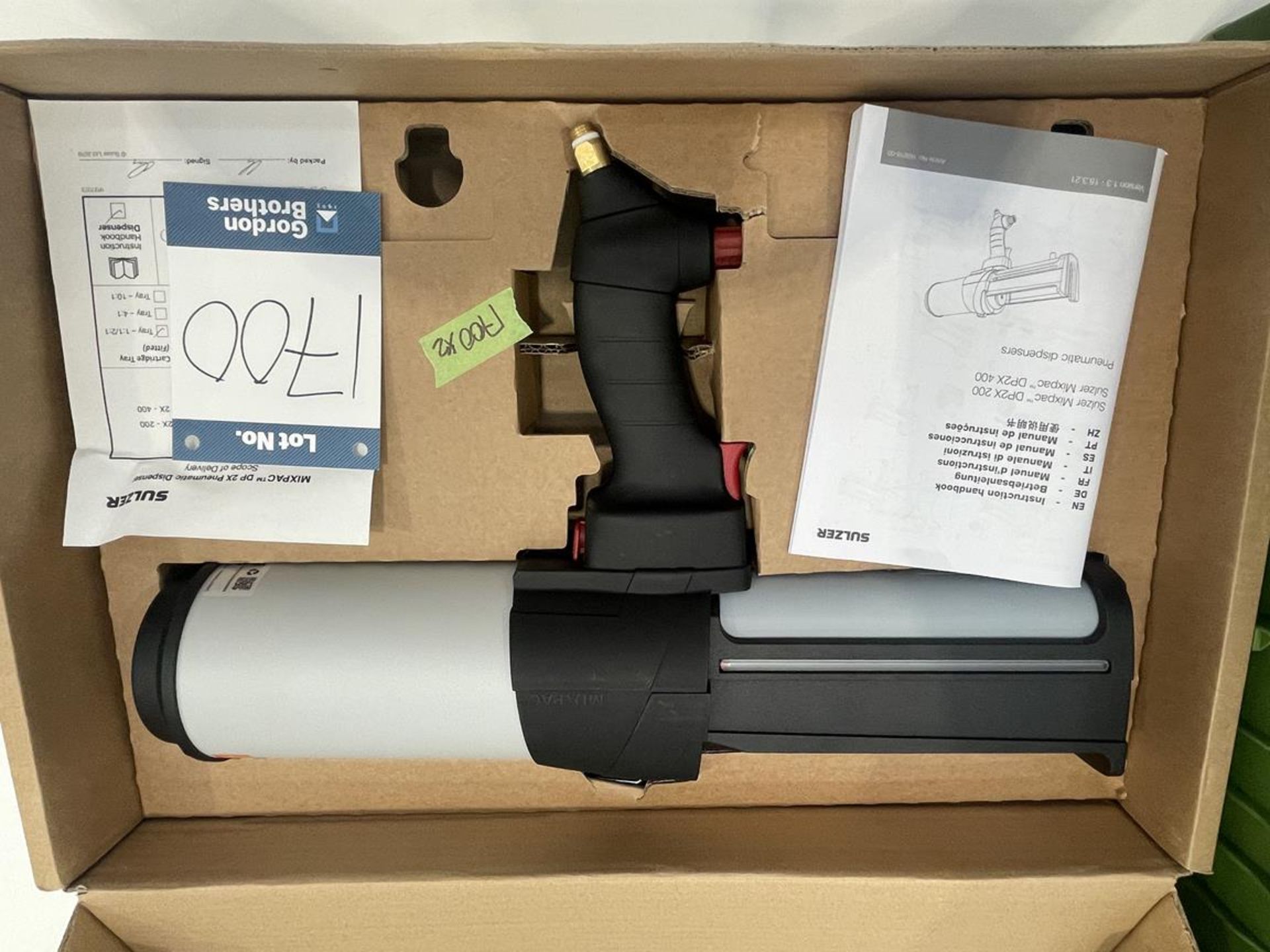 Sulzer, Mixpac DP2X400 pnuematic sealant dispensing gun (boxed and unused) with box of accessories - Image 2 of 4