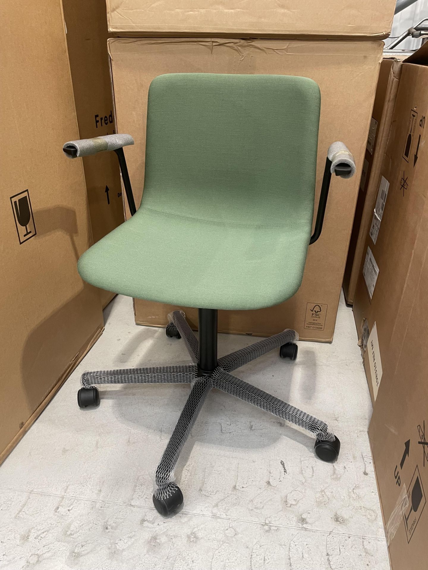 Set of 6x (no.) Fredericia cloth upholstered chairs, green