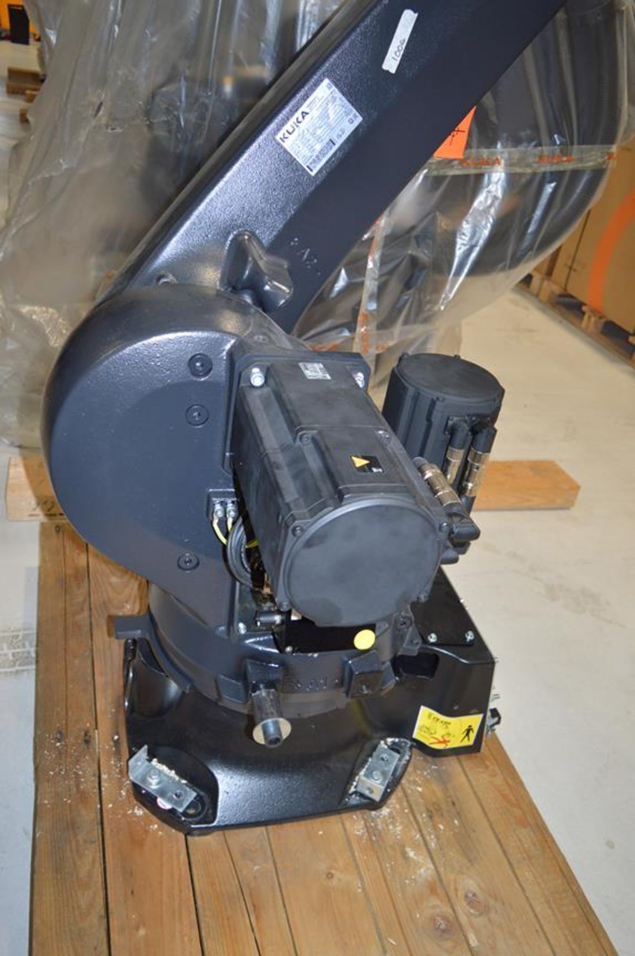 Kuka, KR50 R2500/SEL six axis robot, Serial No. 1422518 (DOM: 2022) with KRC4 controller with teach - Bild 5 aus 9