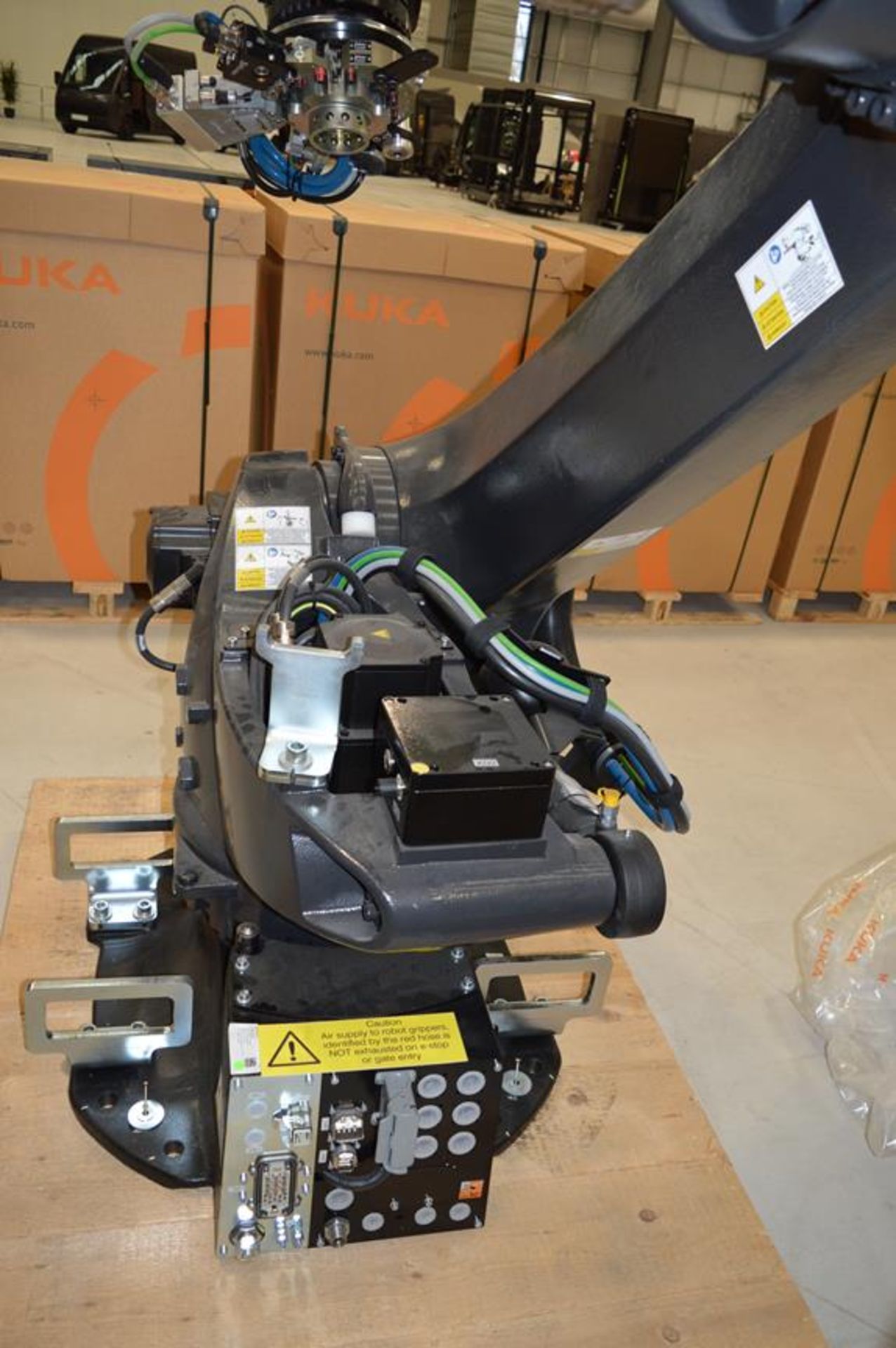 Kuka, KR240 R2900-2/FLR six axis robot, Serial No. 1072655 (DOM: 2020) with KRC4 controller with tea - Bild 3 aus 11