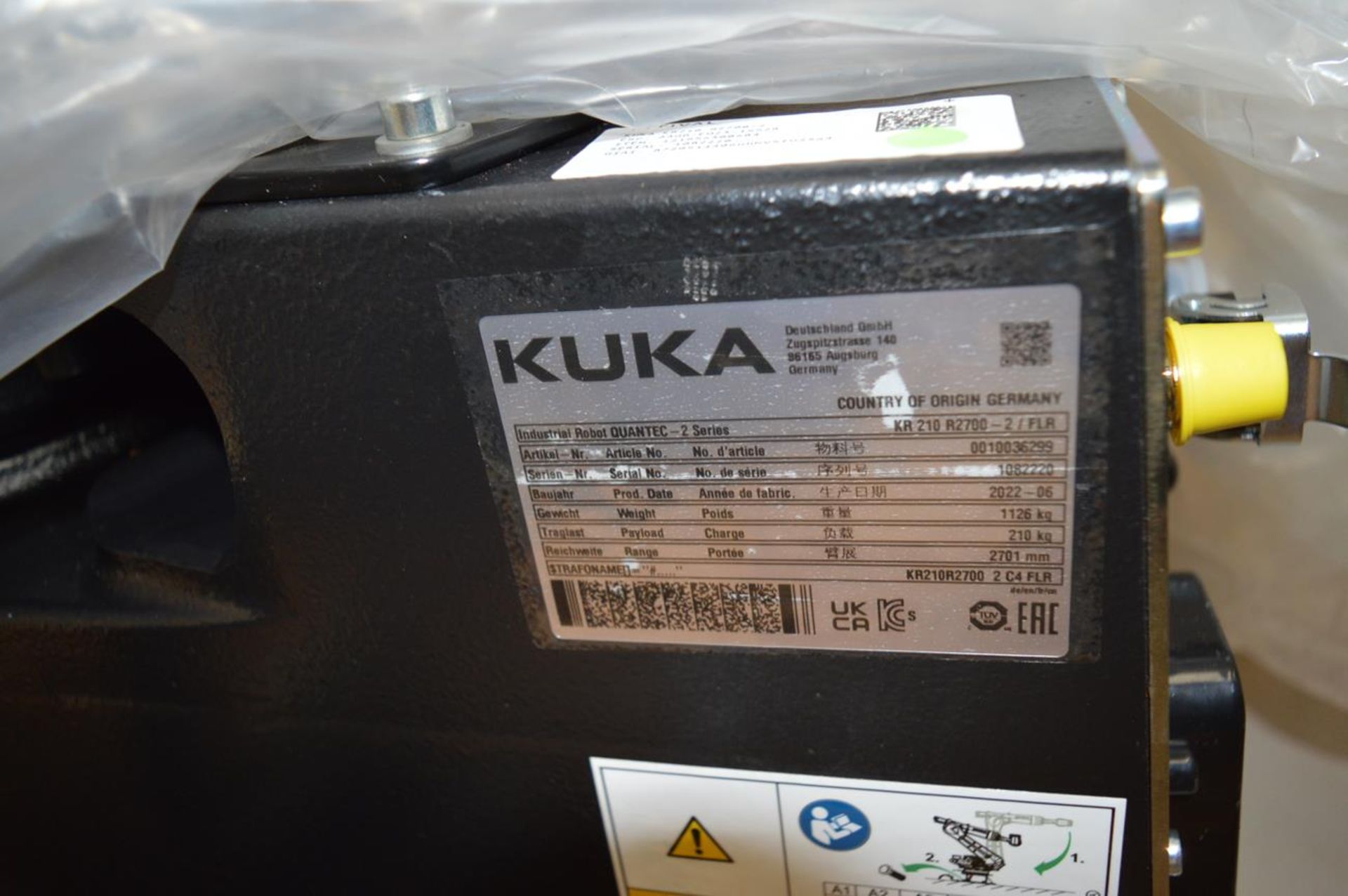 Kuka, KR210 R2700-2/FLR six axis robot, Serial No. 1082220 (DOM: 2022) with KRC4 controller, Serial - Bild 5 aus 6