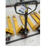 Hydraulic 2500kg pallet truck (retained until end of clearance)