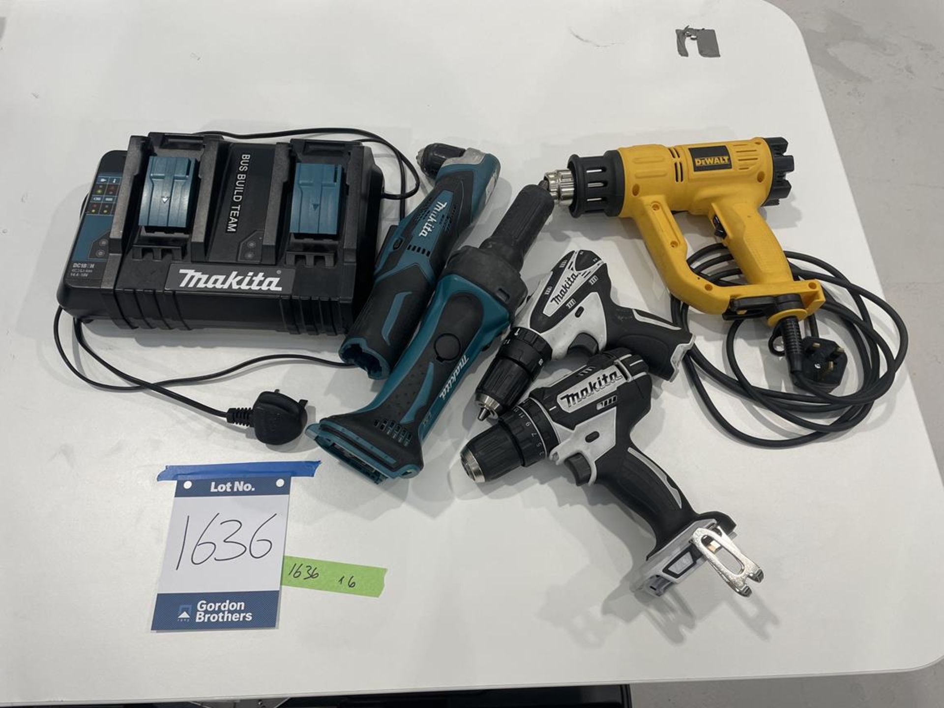 Makita, charging station with 2x (no.) drills, nut runner, hot air gun and 90° drill (no batteries)