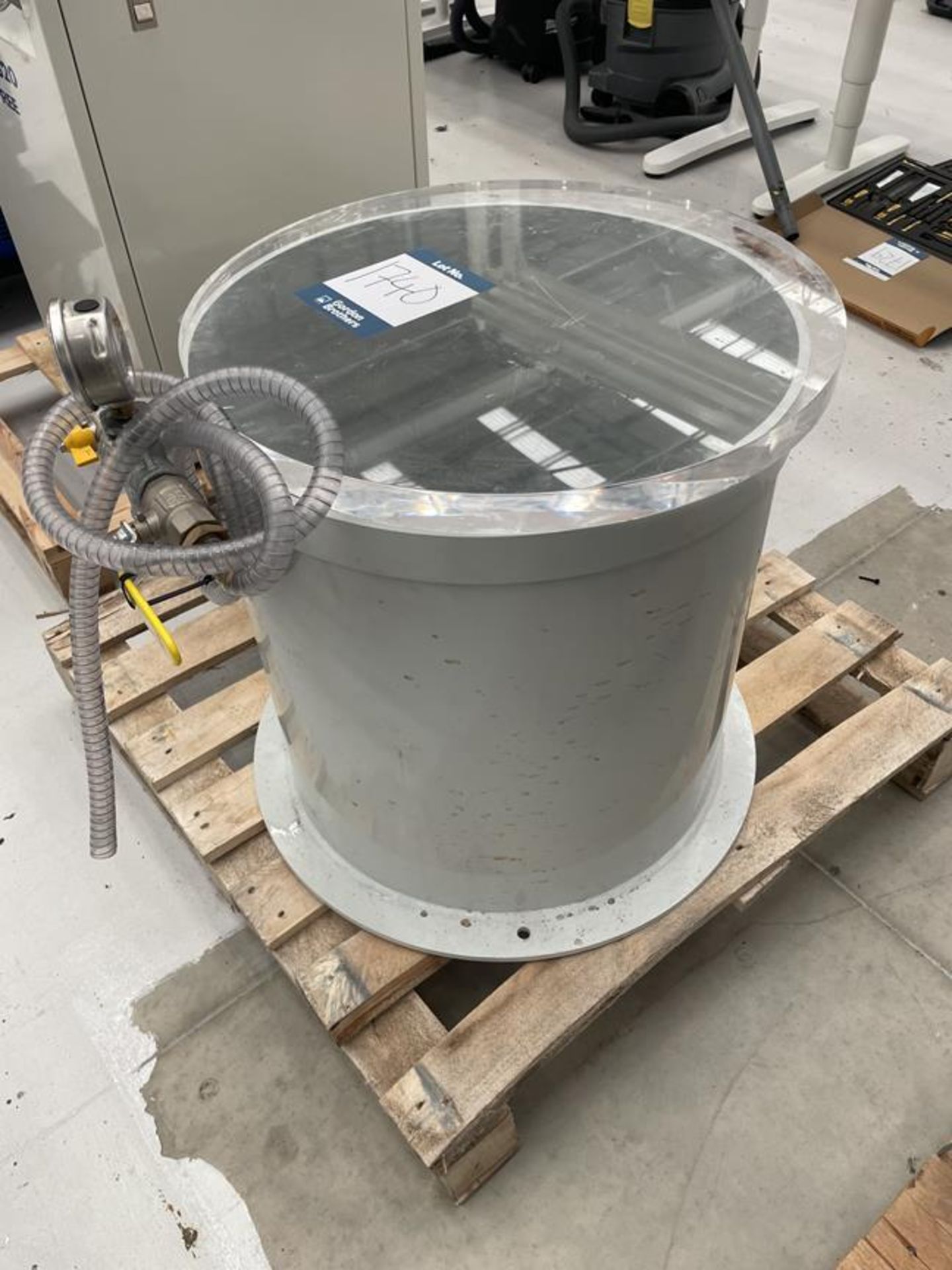 76L degreasing vacuum chamber with water pump - Image 2 of 4