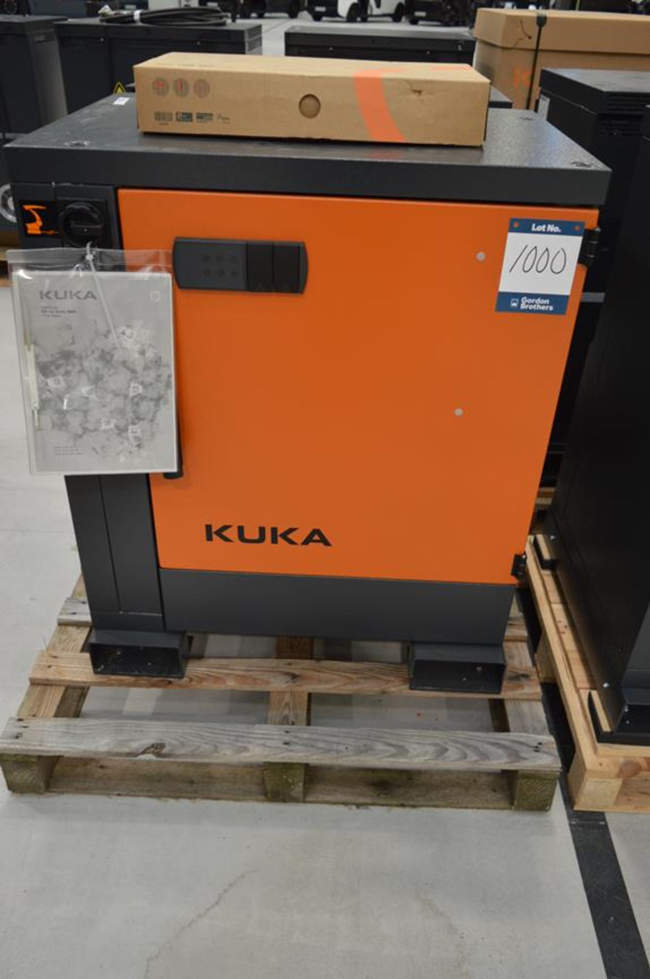 Kuka, KR210 R2700-2/FLR six axis robot, Serial No. 1074199 (DOM: 2020) with KRC4 control and teach p - Image 6 of 8