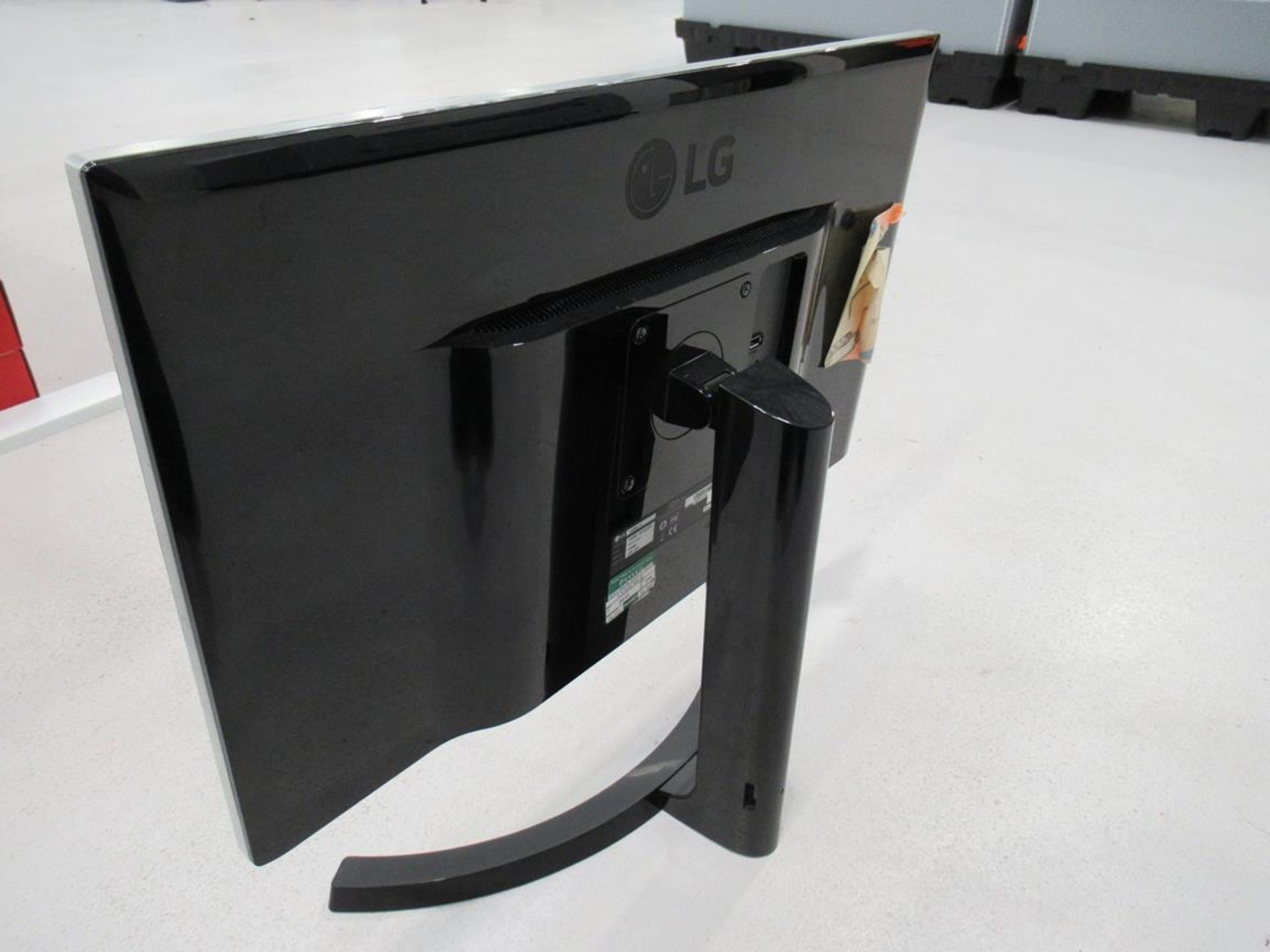 33x (no.) LG, 27UP850-W and 27UD68P-B flat panel monitors - Image 6 of 8