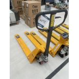 Hydraulic 1000kg pallet truck (retained until end of clearance)