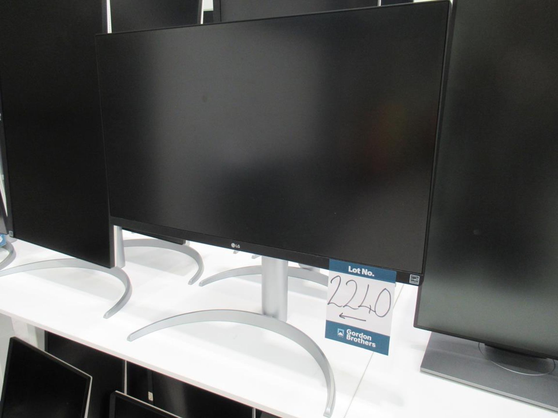 33x (no.) LG, 27UP850-W and 27UD68P-B flat panel monitors