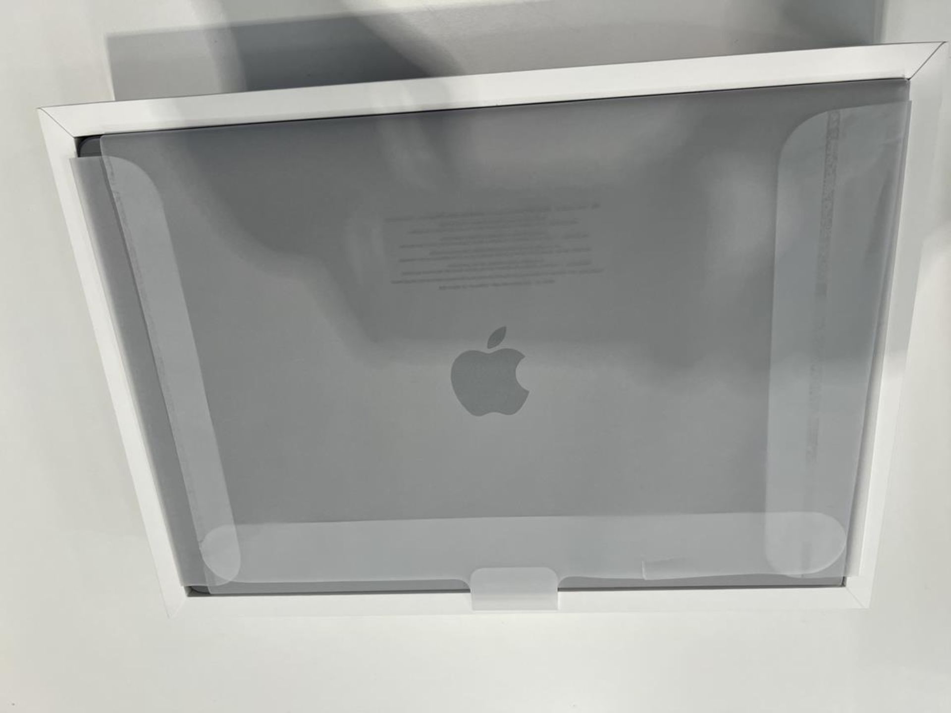 Apple, MacBook Pro A2485