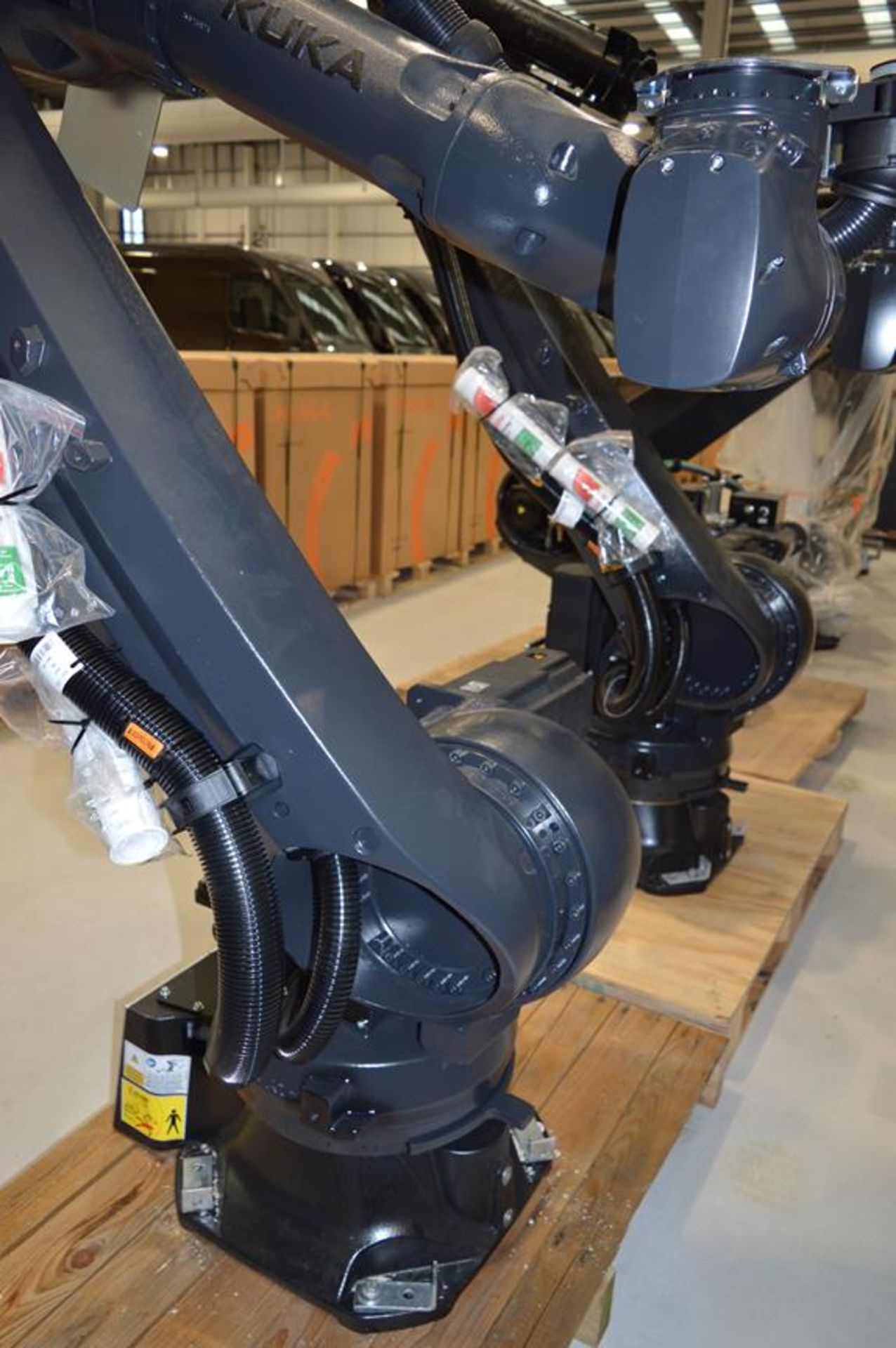 Kuka, KR50 R2500/SEL six axis robot, Serial No. 1422518 (DOM: 2022) with KRC4 controller with teach - Bild 3 aus 9