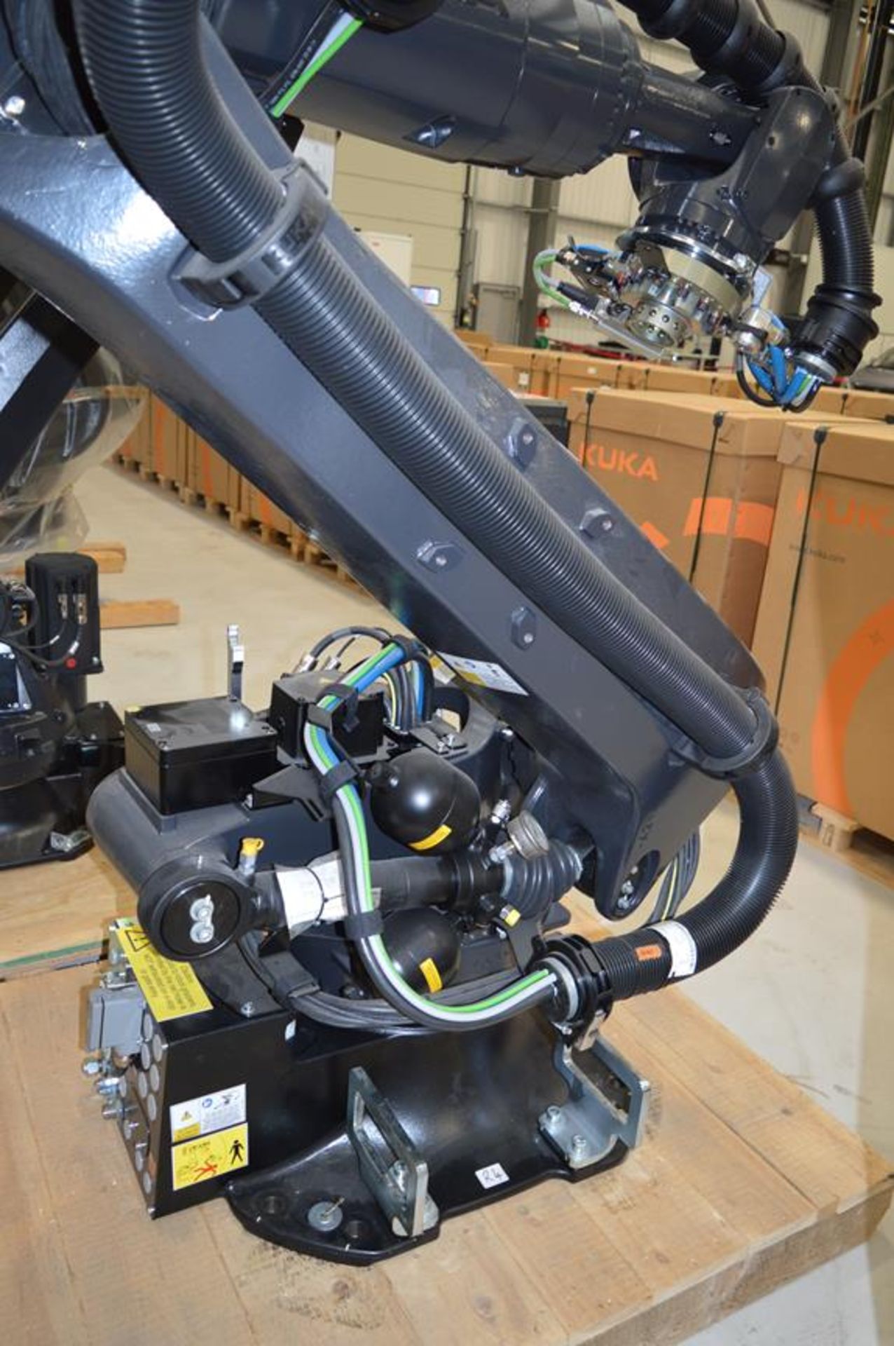Kuka, KR240 R2900-2/FLR six axis robot, Serial No. 1072655 (DOM: 2020) with KRC4 controller with tea - Image 4 of 11