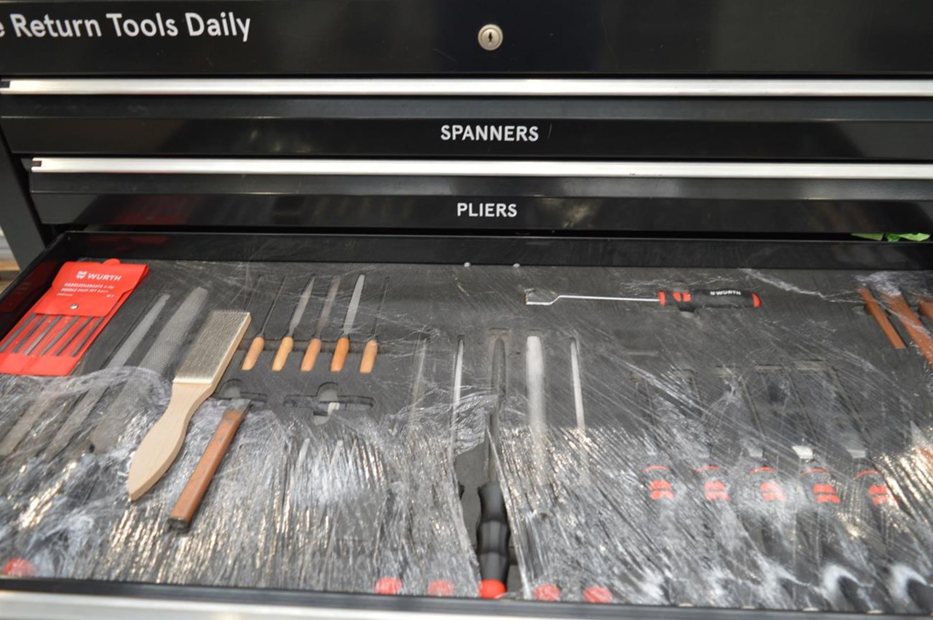 DIY TECH UK - 15 In 1 Pocket Multi Tool With Sciccors - 300m Powerful Led Torch Screwdrivers Spanners Wrenches And More Free 48 In 1 Credit Card Gadget Anti Slip Burgundy Red