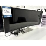 LF 27UP850 flat screen monitor and HP, Z34C curved monitor
