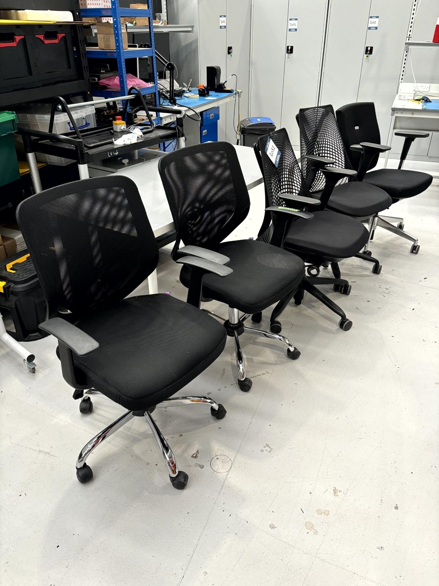 5x (no.) cloth upholstered office chairs, various