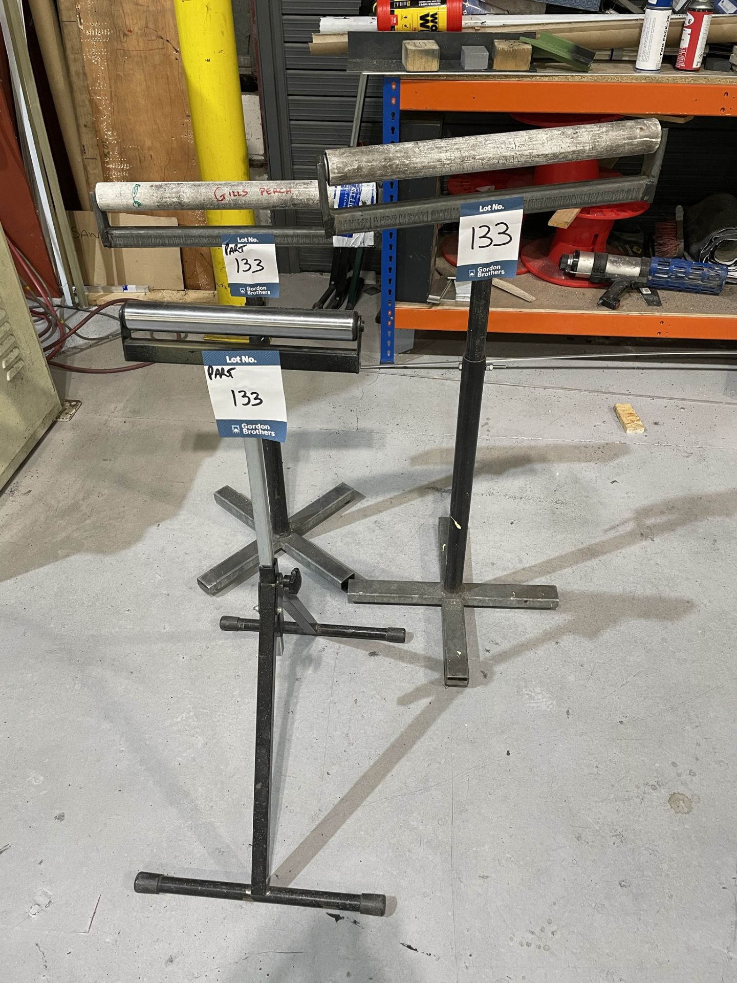 3x (no.) adjustable roller stands