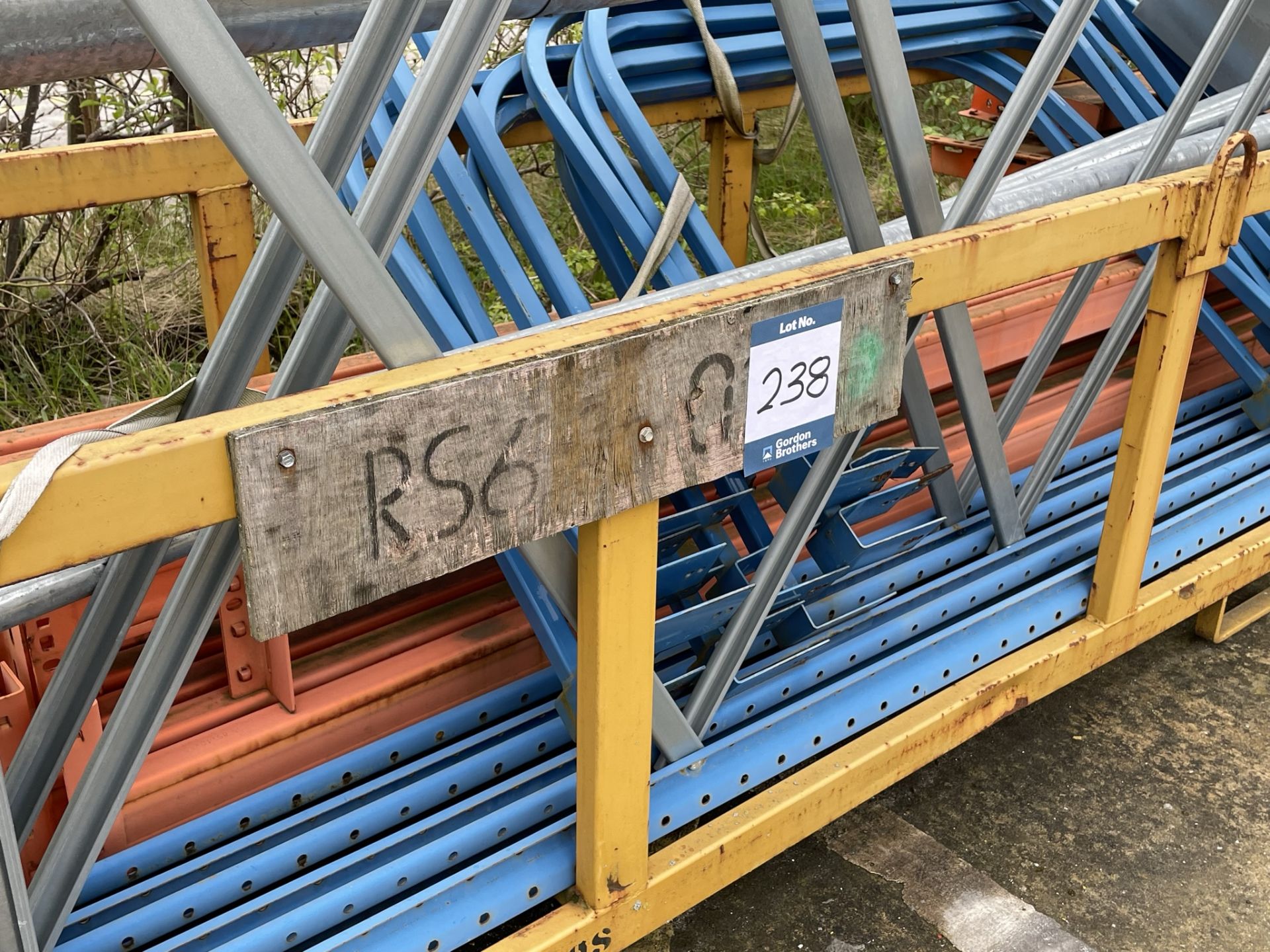 Dismantled light duty boltless metal pallet racking with 3x (no.) uprights and approx. 30x (no.) - Bild 2 aus 5