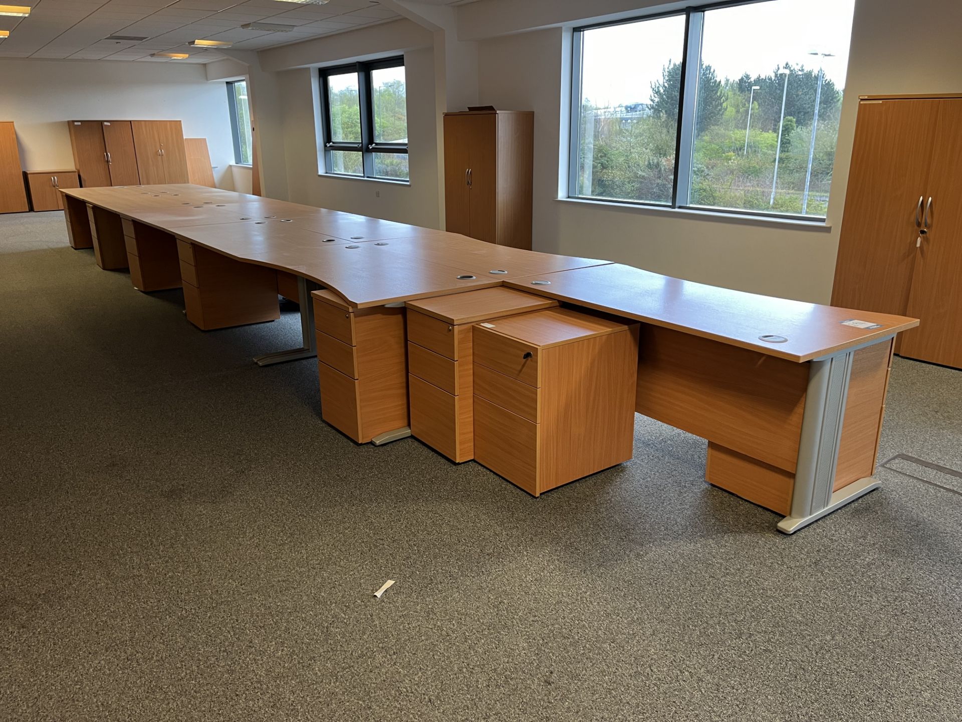 3x (no.) shaped front light oak veneer desks, 8x (no.) rectangular light oak veneer desks and 13x ( - Image 2 of 2