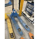 Unspecified manual pallet truck, capacity 2500kg