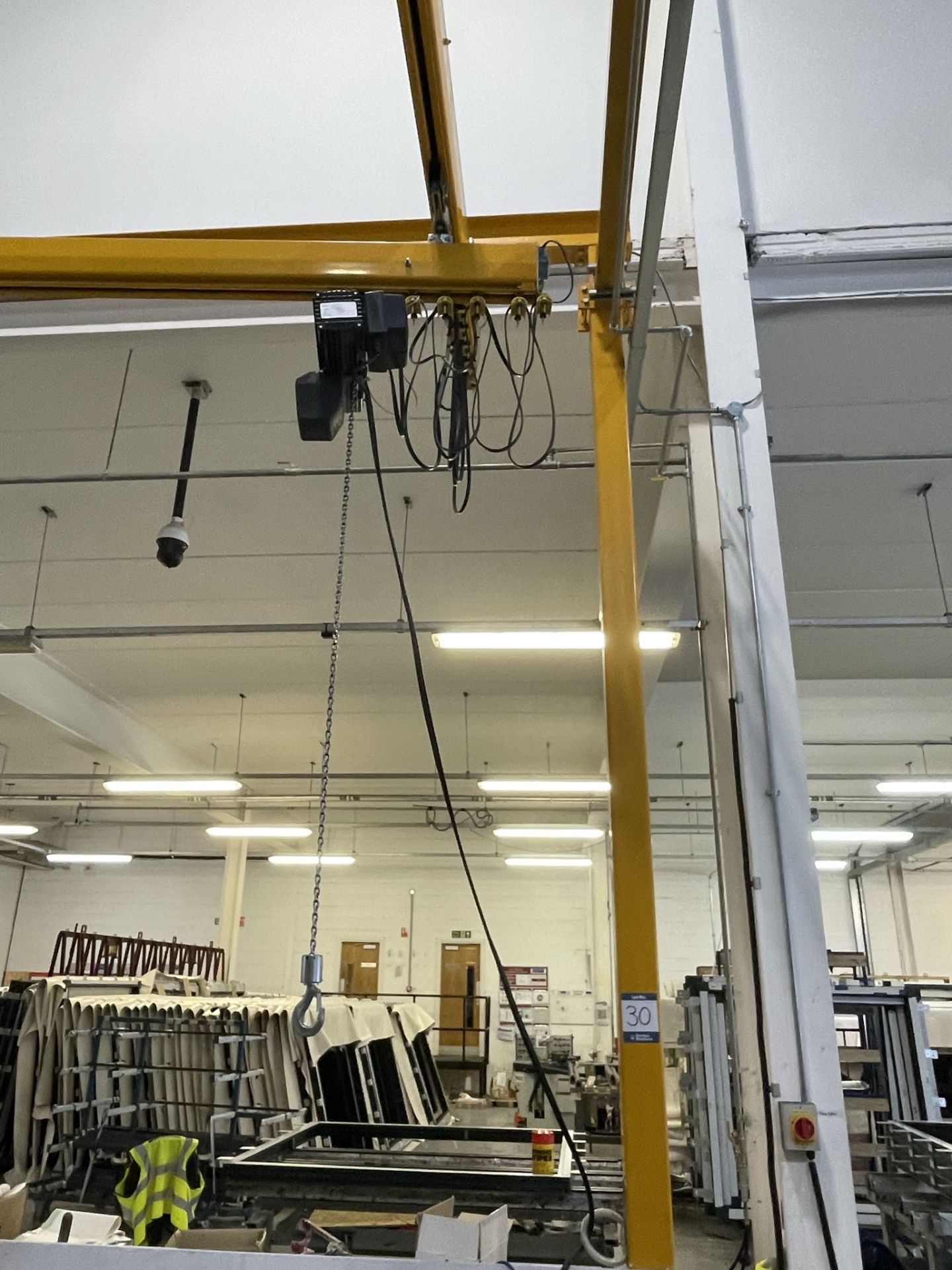 Steel lifting gantry, approx. 8m x 6m with lifting beam (SWL 500kg), Street electric chain block and - Image 3 of 8