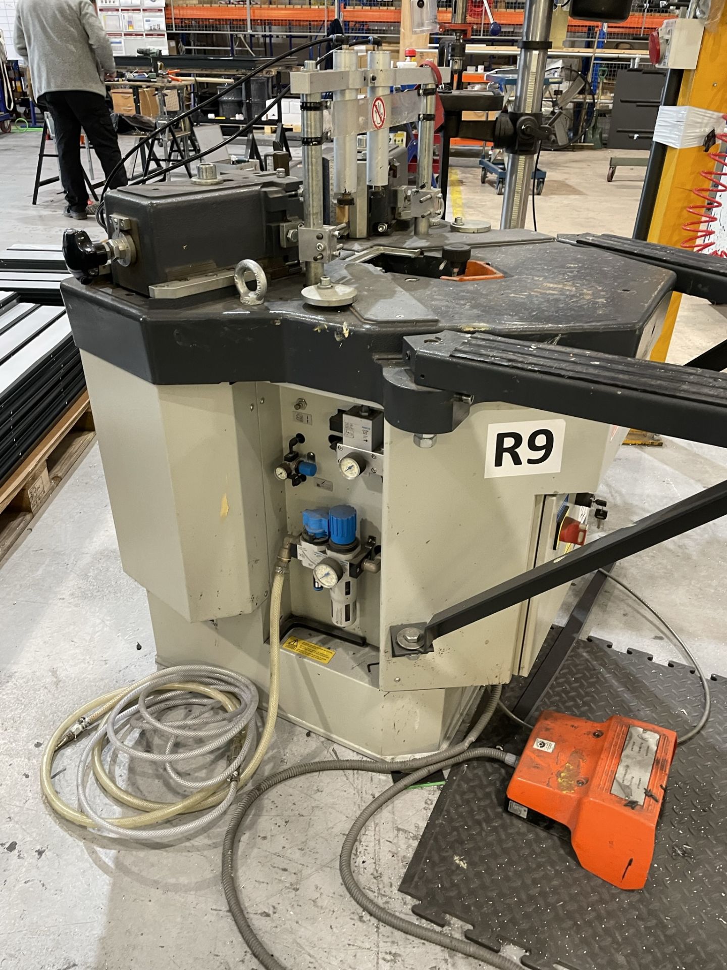 Elumatec, EP124 corner crimping machine, Serial No. 1240025346 (DOM: 2013) (single phase) - Bild 3 aus 5