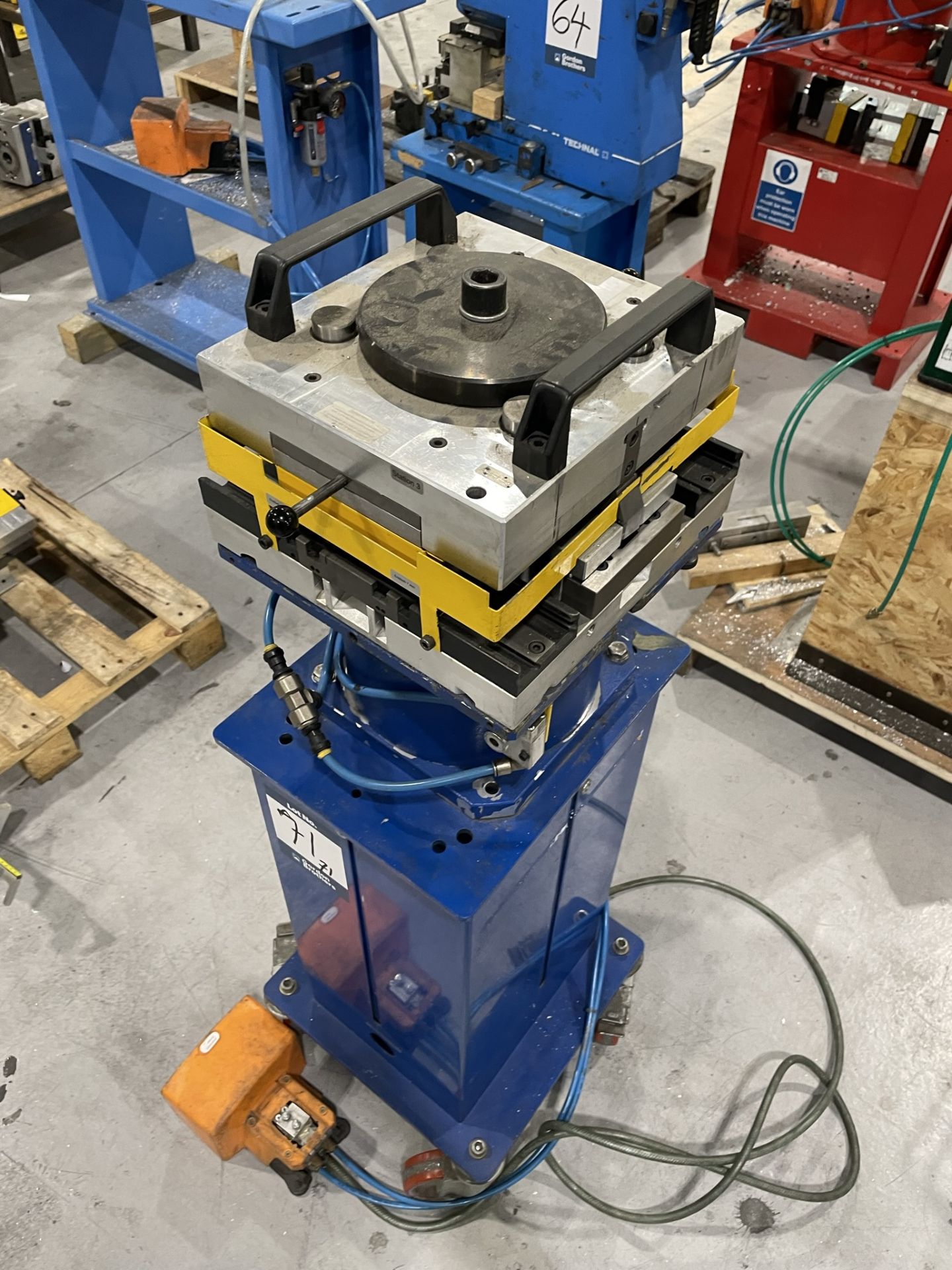 Schuco, 1382-799 pneumatic press, Serial No. 299504 and four station press tool - Image 2 of 3