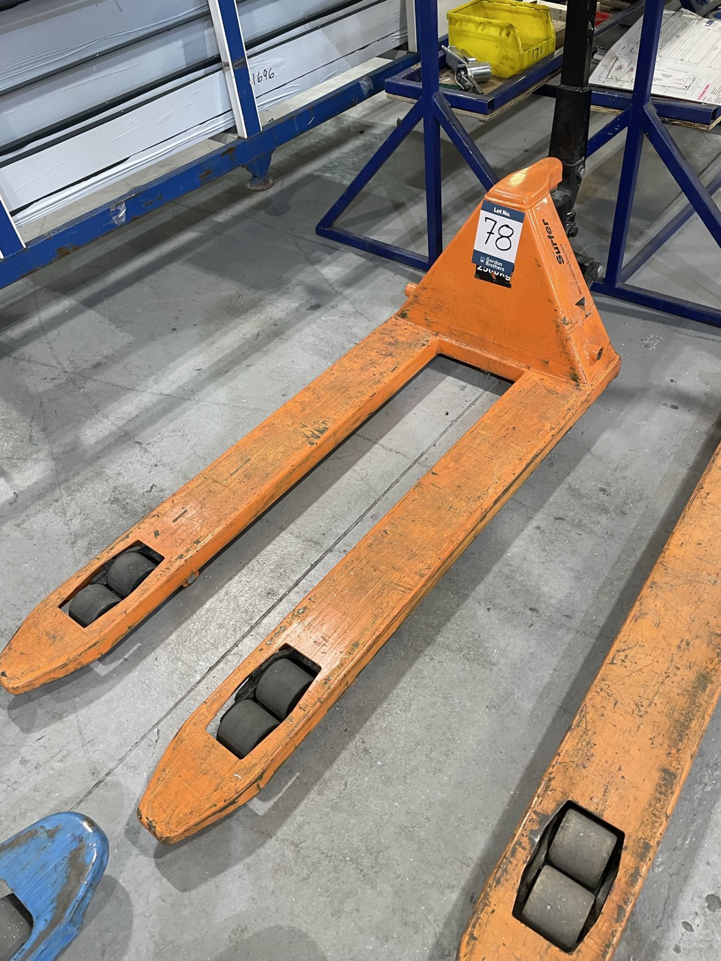 Surfer, manual pallet truck, capacity 2500kg, Serial No. 2018-04684 (DOM: 2018)