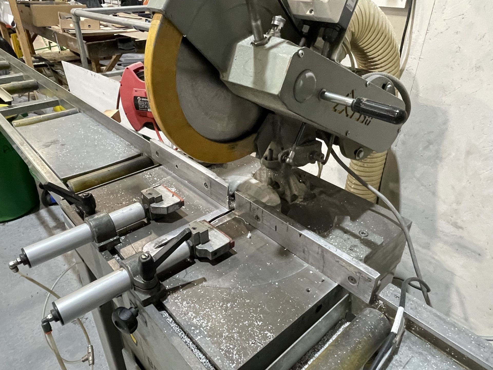 Emmegi, 350S cut to length mitre saw, Serial No. C104914 (DOM: 2007) with roller in feed table, - Bild 3 aus 5