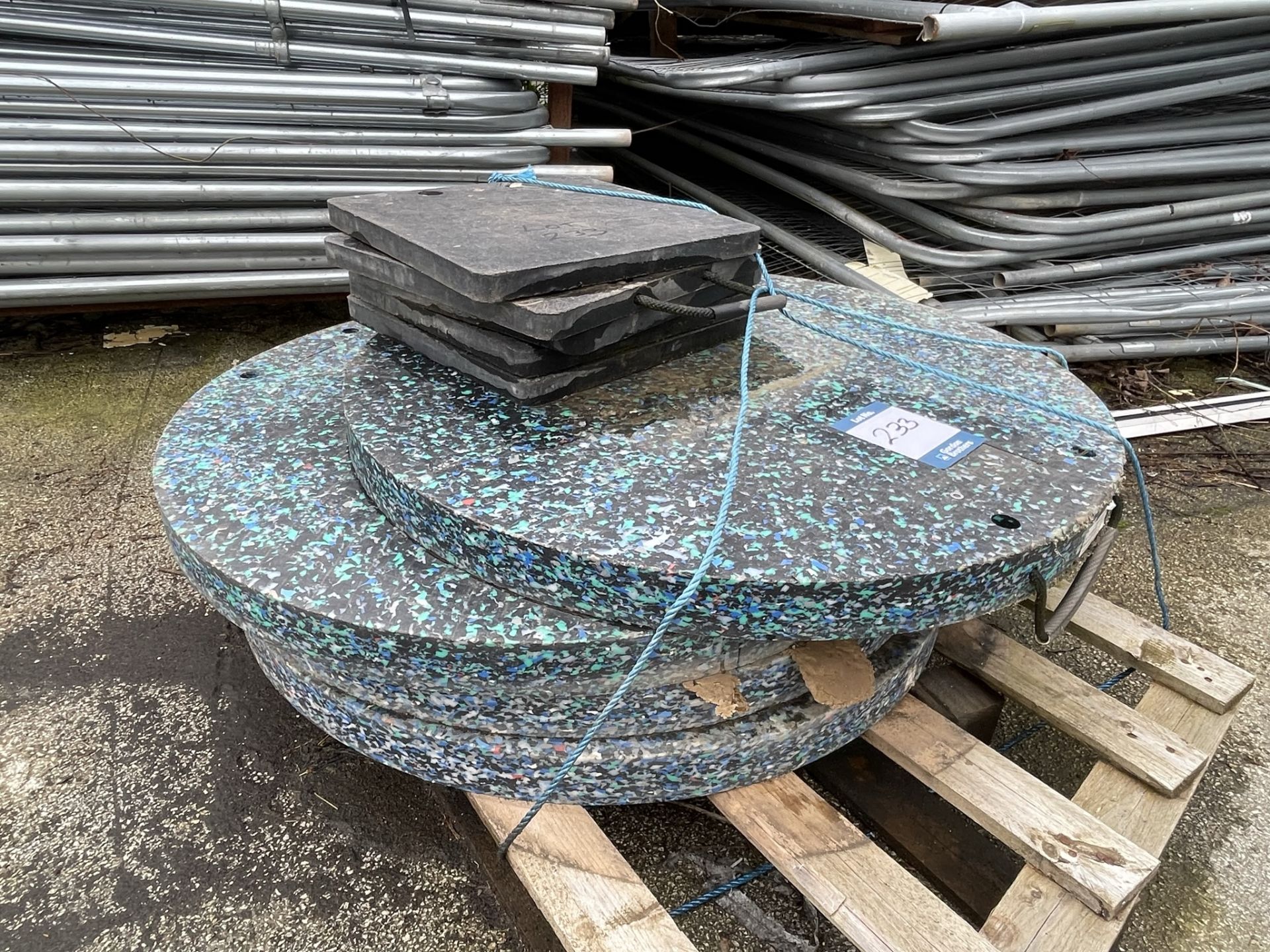 4x (no.) circular outrigger pads, 900mm dia. X 60mm thick - Image 2 of 3