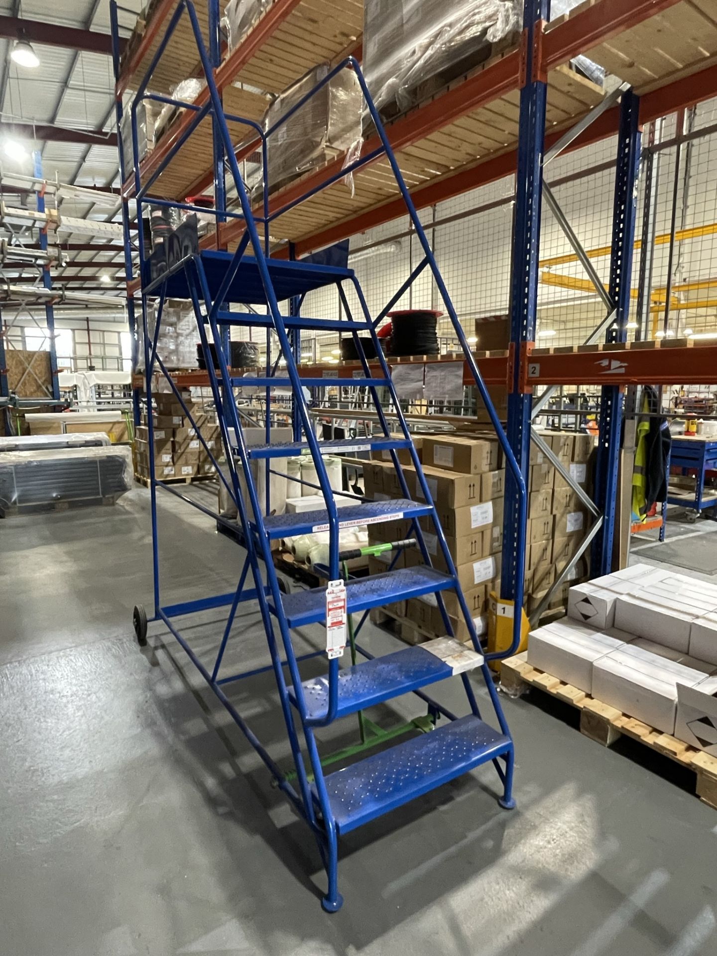 Klime-Ezee eight tread mobile warehouse access platform, SWL 300kg - Image 4 of 4