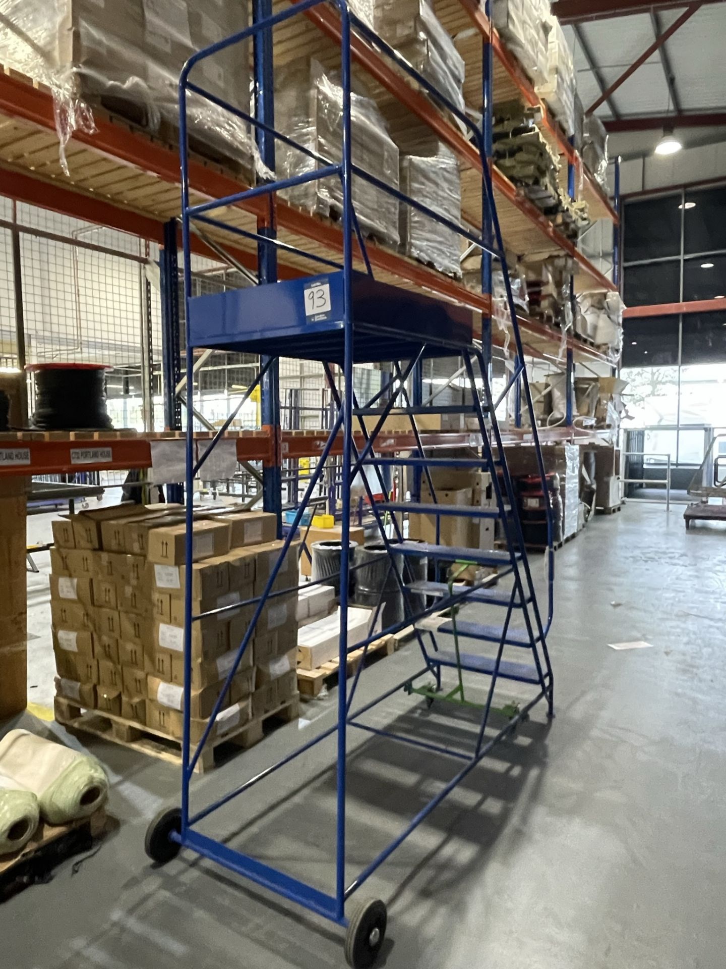 Klime-Ezee eight tread mobile warehouse access platform, SWL 300kg - Image 2 of 4