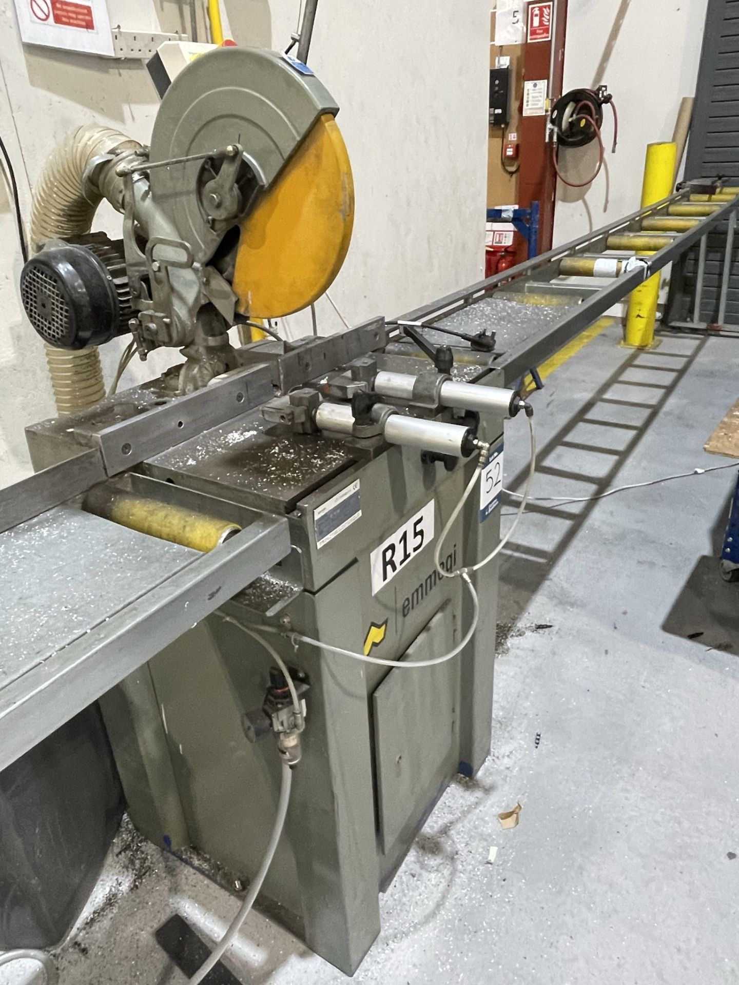 Emmegi, 350S cut to length mitre saw, Serial No. C104914 (DOM: 2007) with roller in feed table, - Bild 2 aus 5