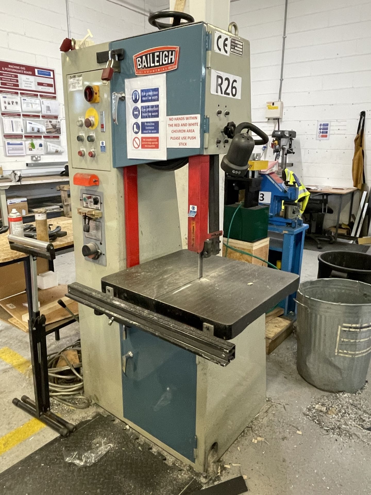 Baileigh Industrial, BSV-16 vertical bandsaw, throat: 40mm, Serial No. 144105 (DOM: 2014) with blade
